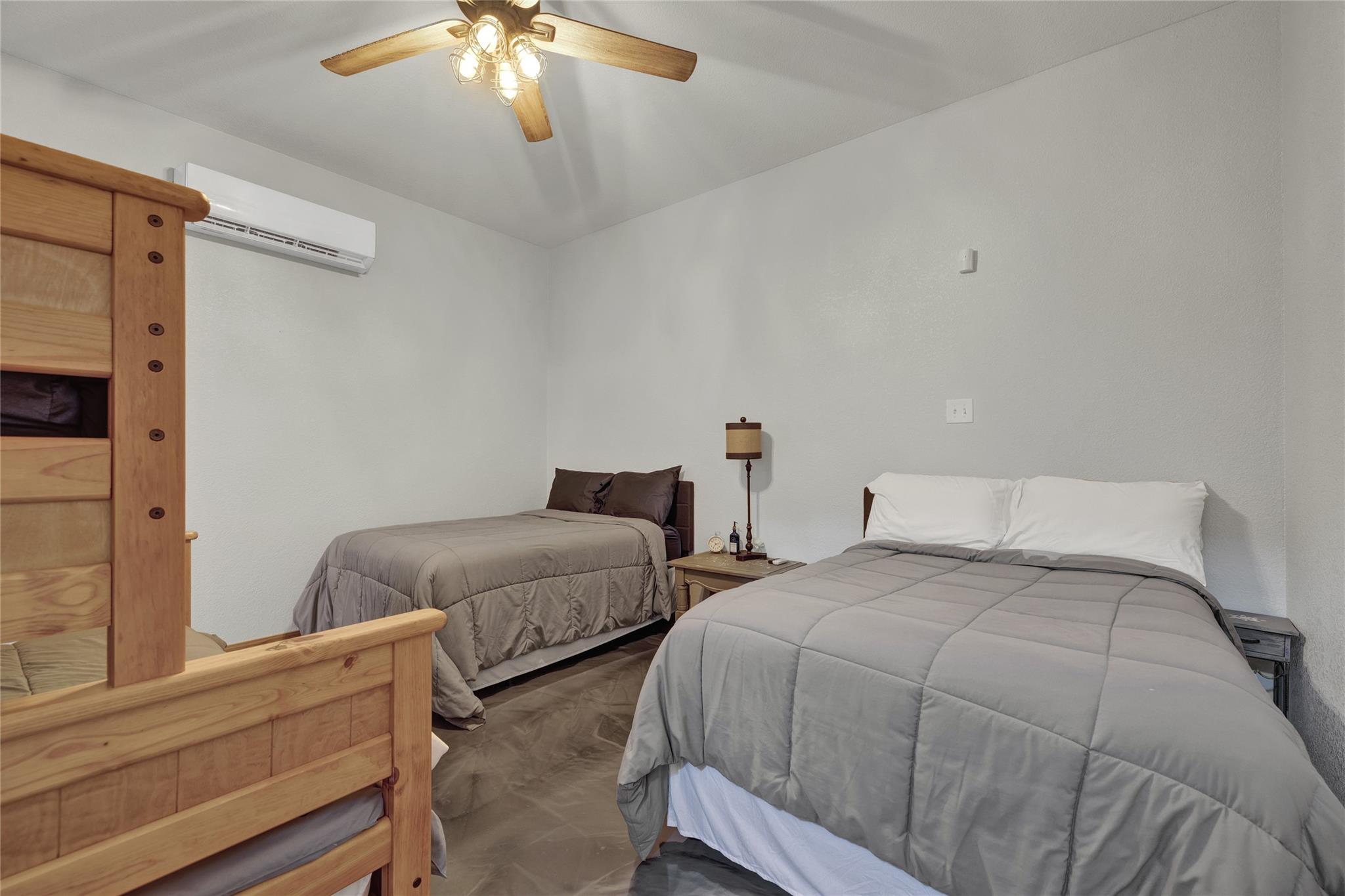 Image 23 of 40 For 2611 Westview Dr