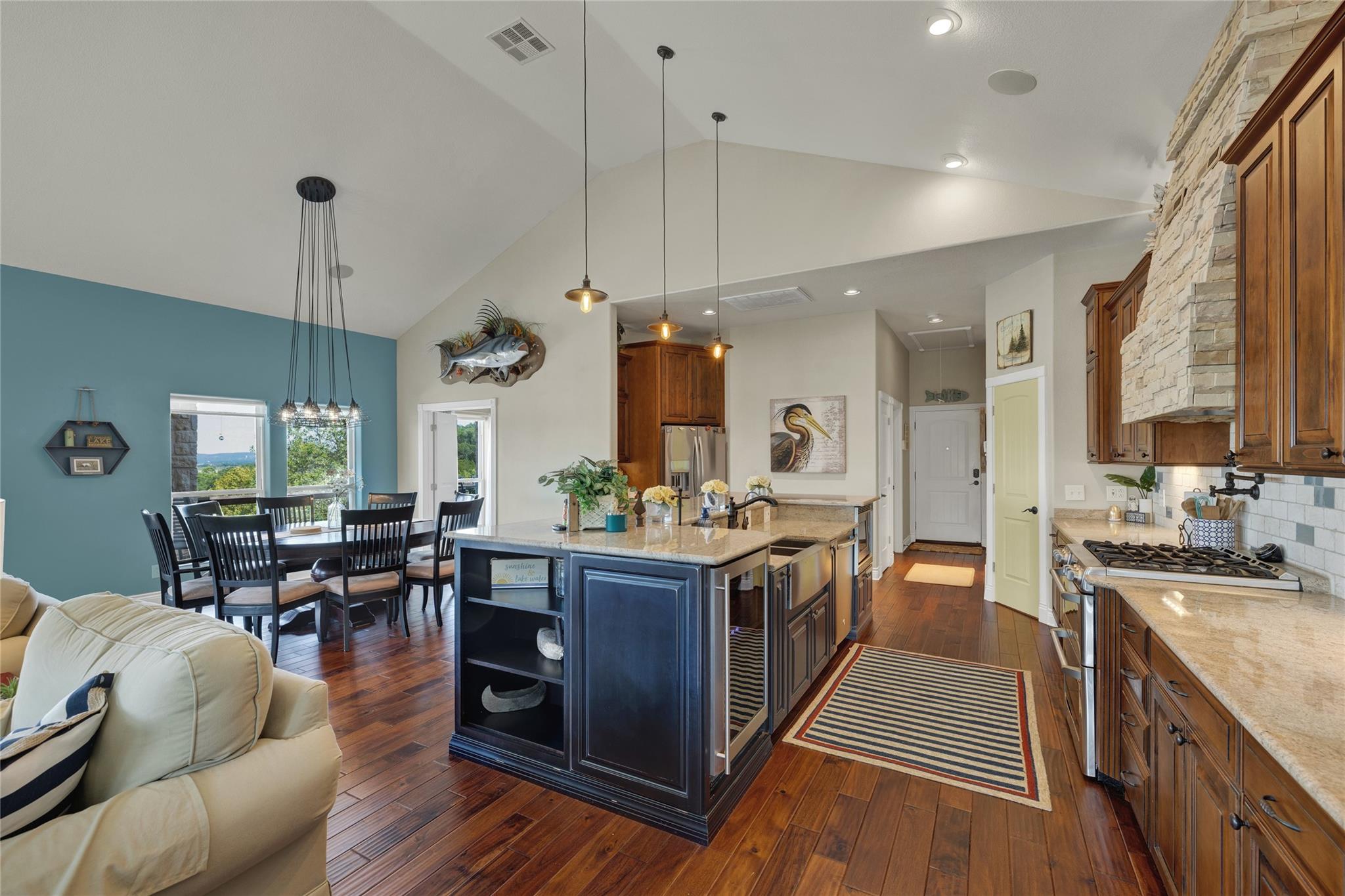 Image 8 of 40 For 2611 Westview Dr