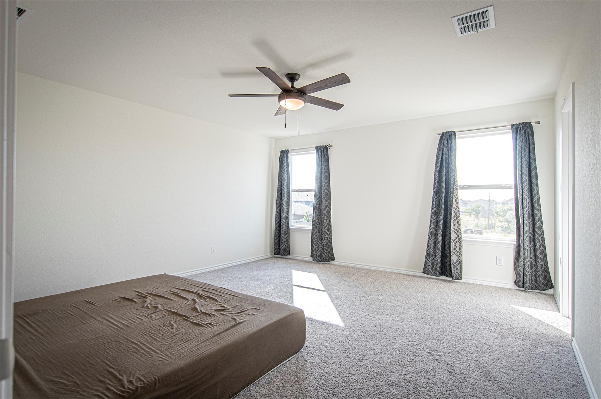 Image 11 of 18 For 523 Dakota Crk