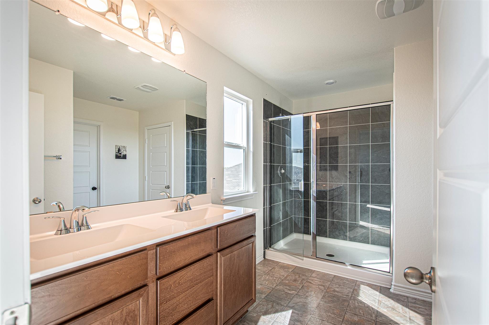 Image 12 of 18 For 523 Dakota Crk