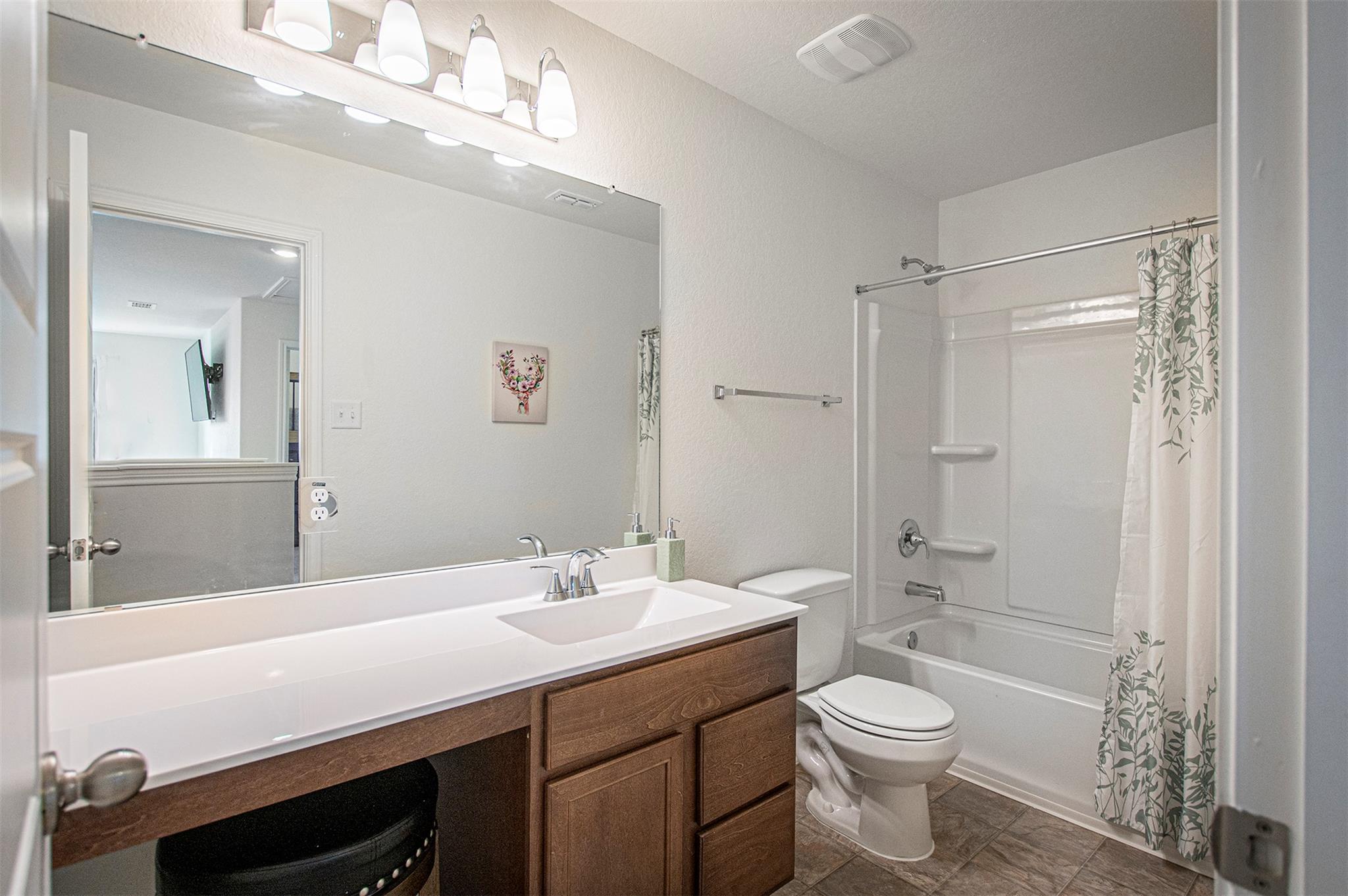 Image 15 of 18 For 523 Dakota Crk