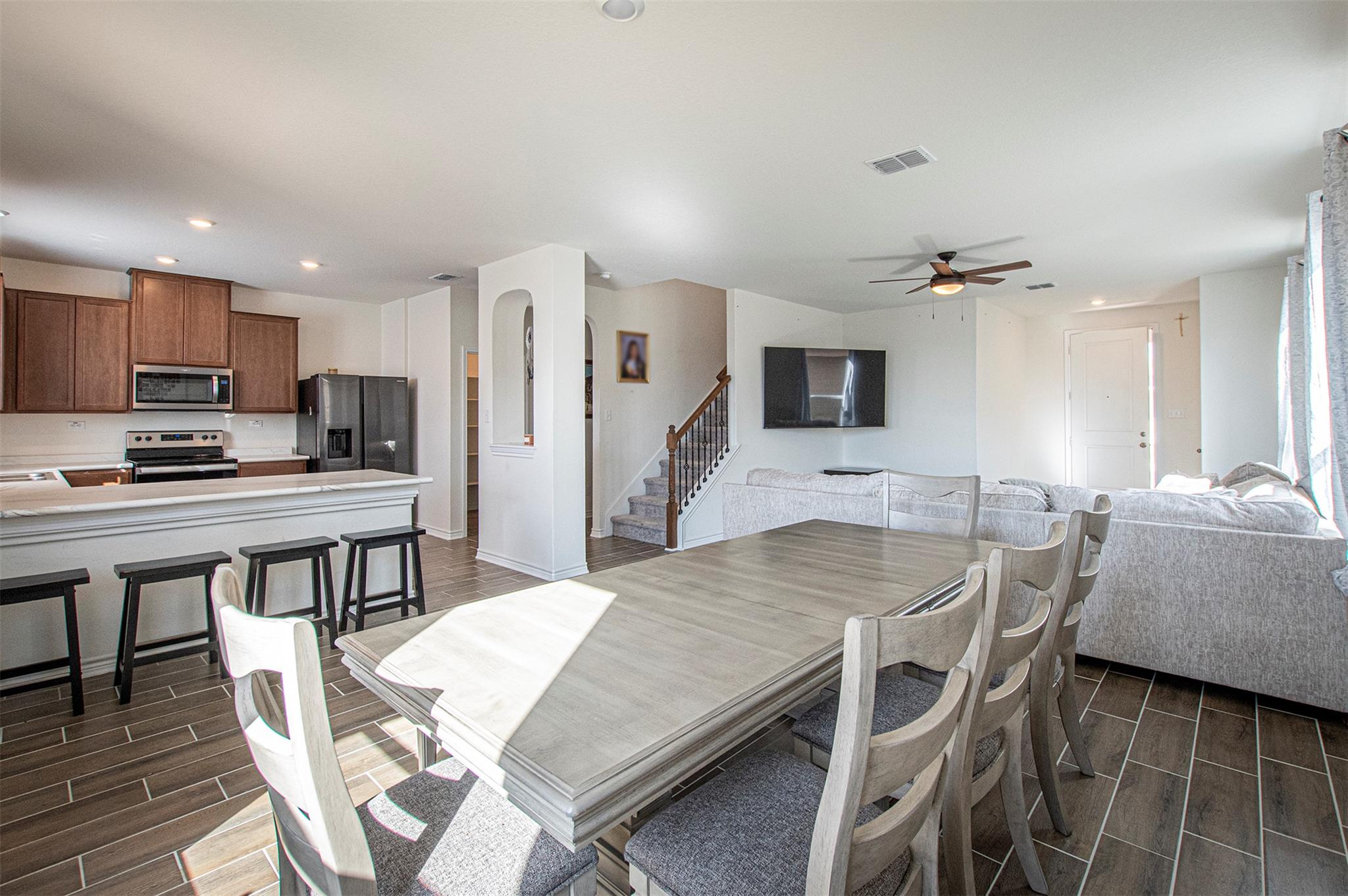 Image 6 of 18 For 523 Dakota Crk