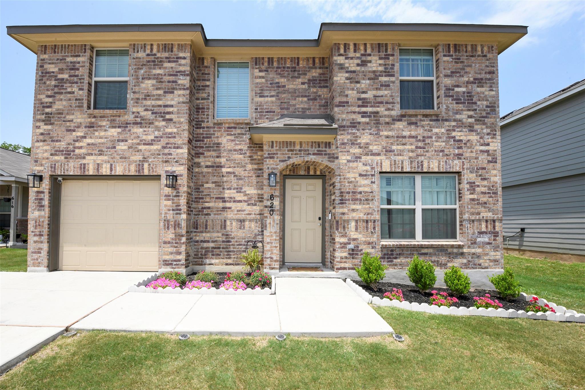 Details for 620 Saxon St, Seguin, TX 78155
