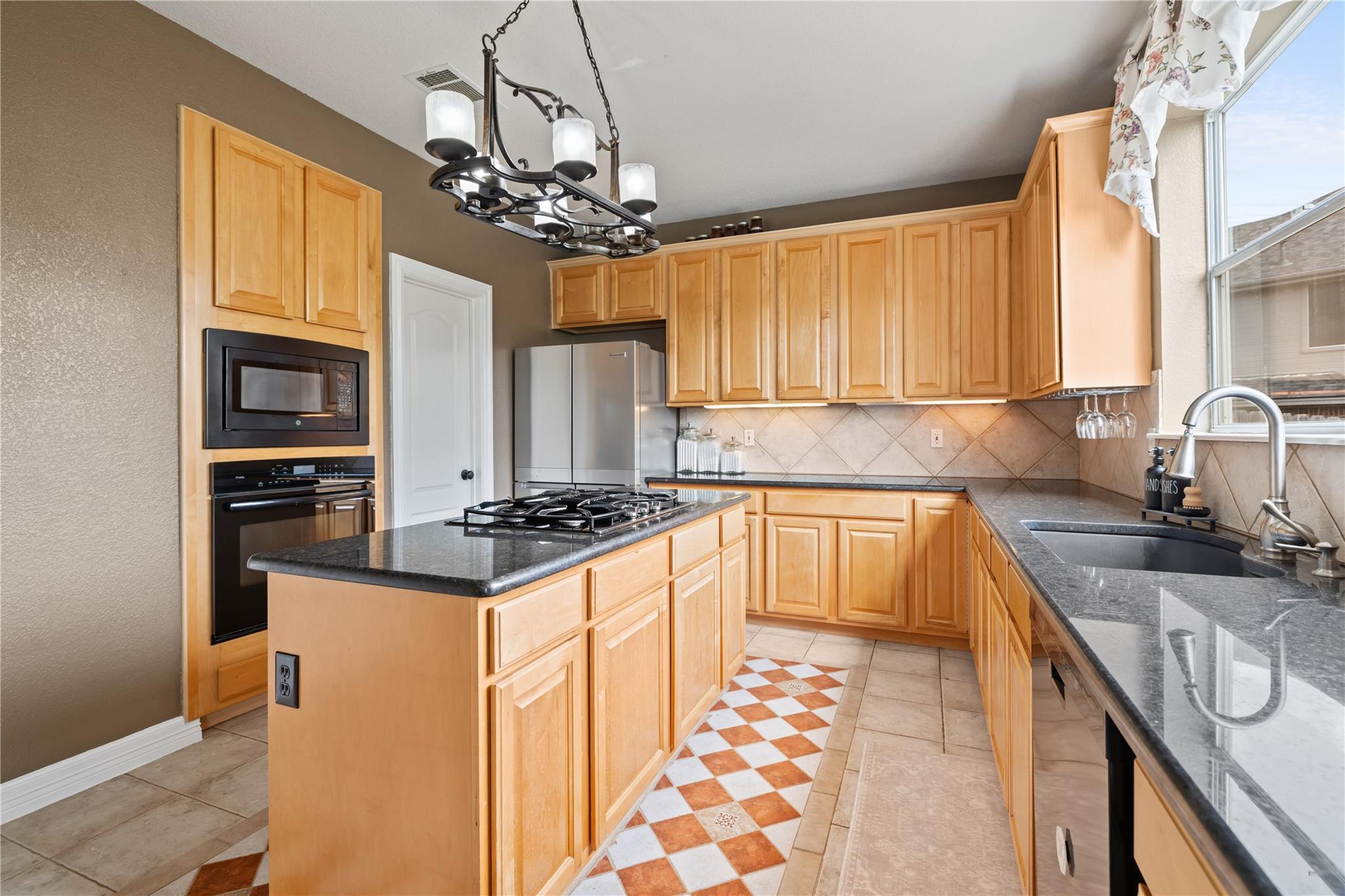 Image 11 of 40 For 100 Ridge Cir