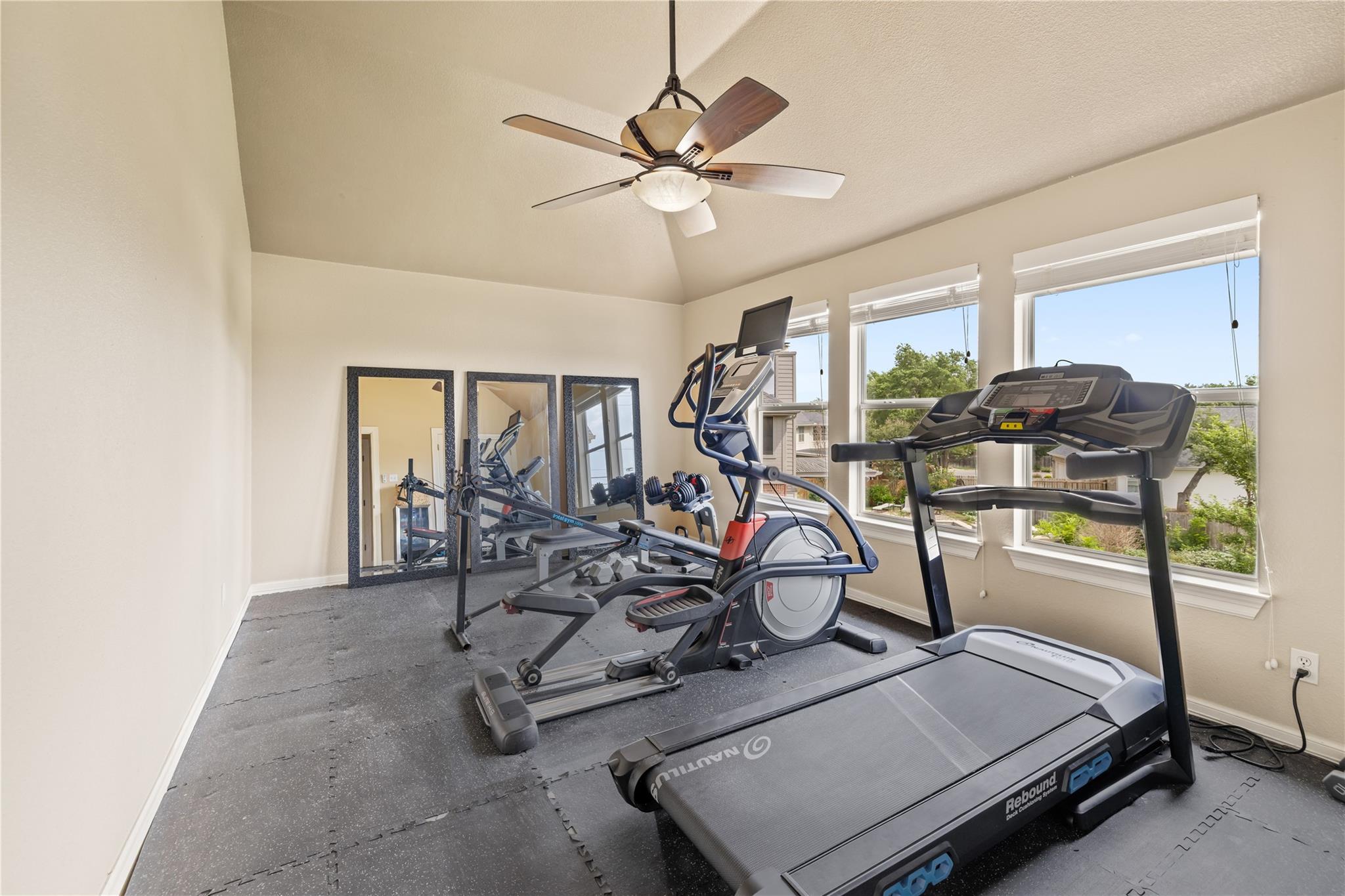 Image 31 of 40 For 100 Ridge Cir