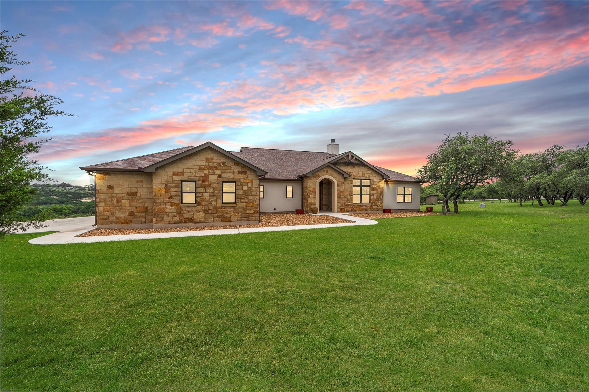 Details for 328 Distant View Dr, Fredericksburg, TX 78624