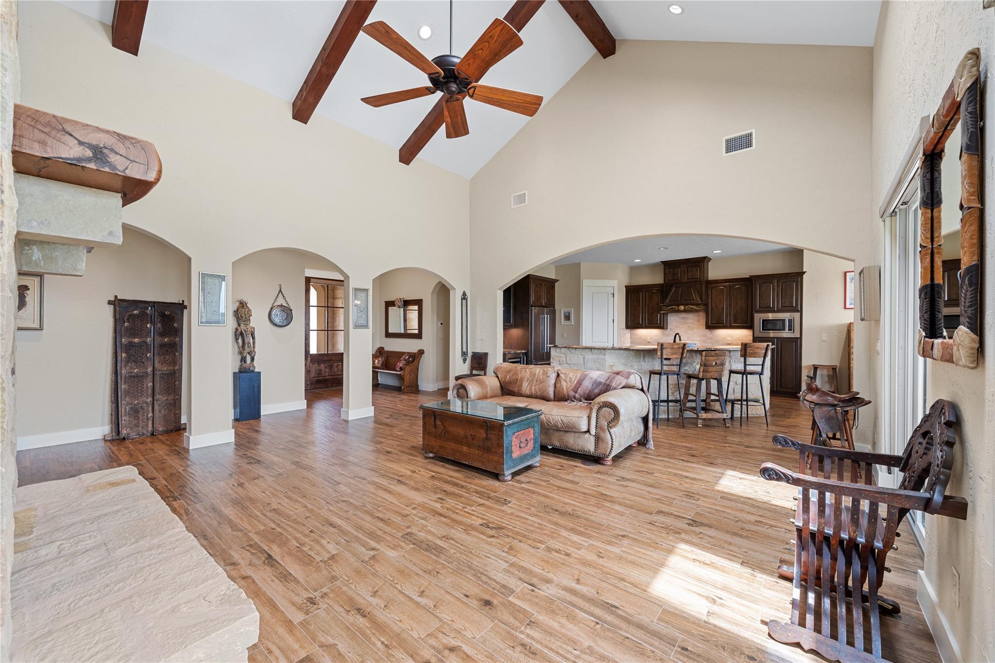 Image 10 of 40 For 328 Distant View Dr