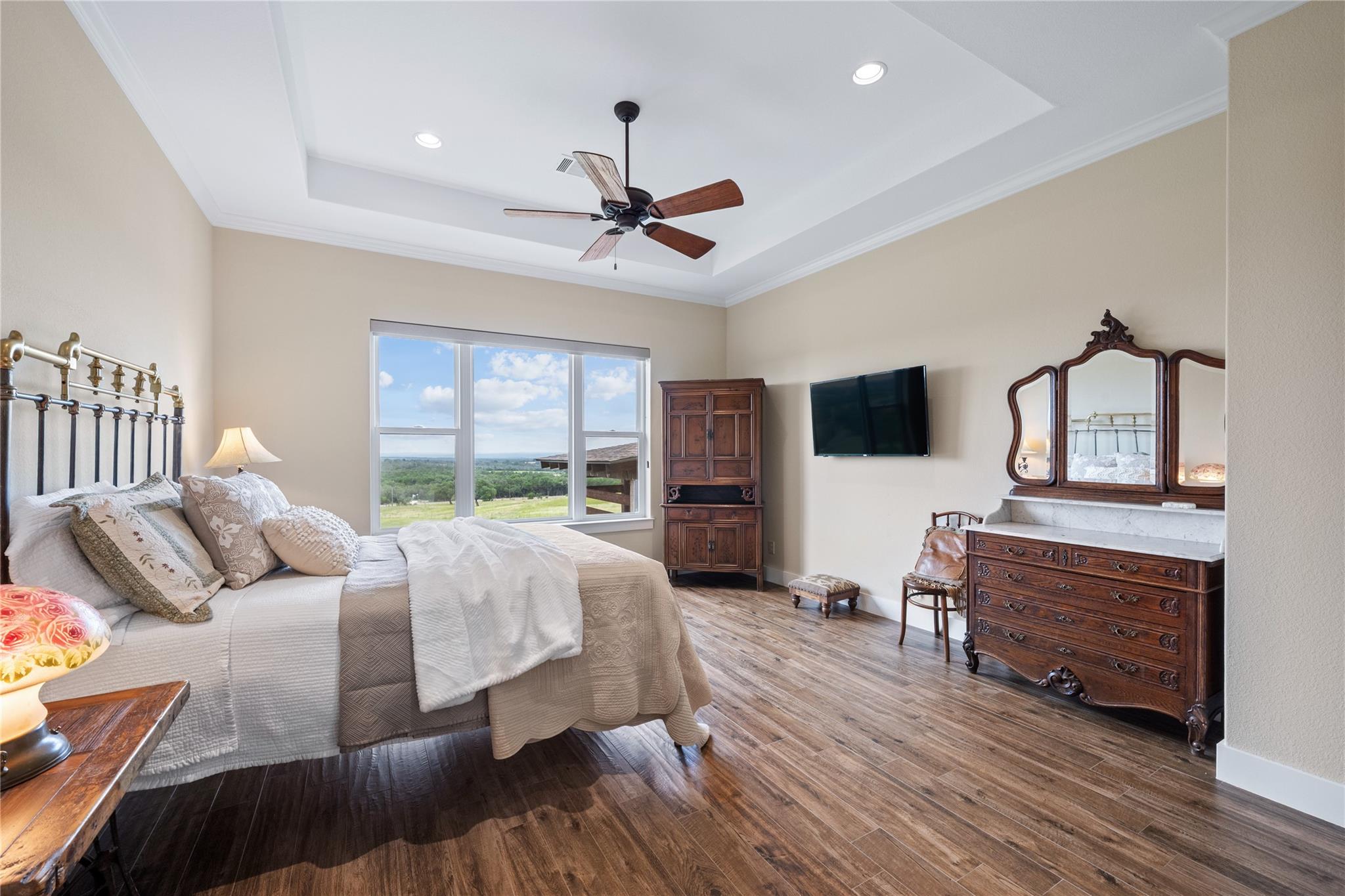 Image 13 of 40 For 328 Distant View Dr