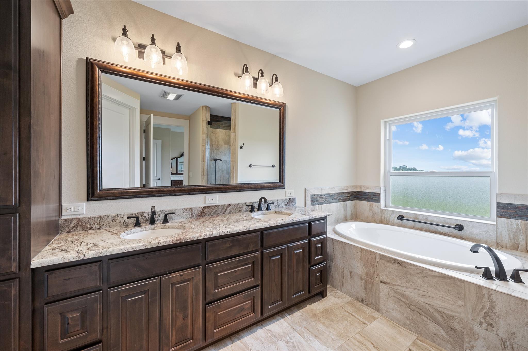 Image 15 of 40 For 328 Distant View Dr