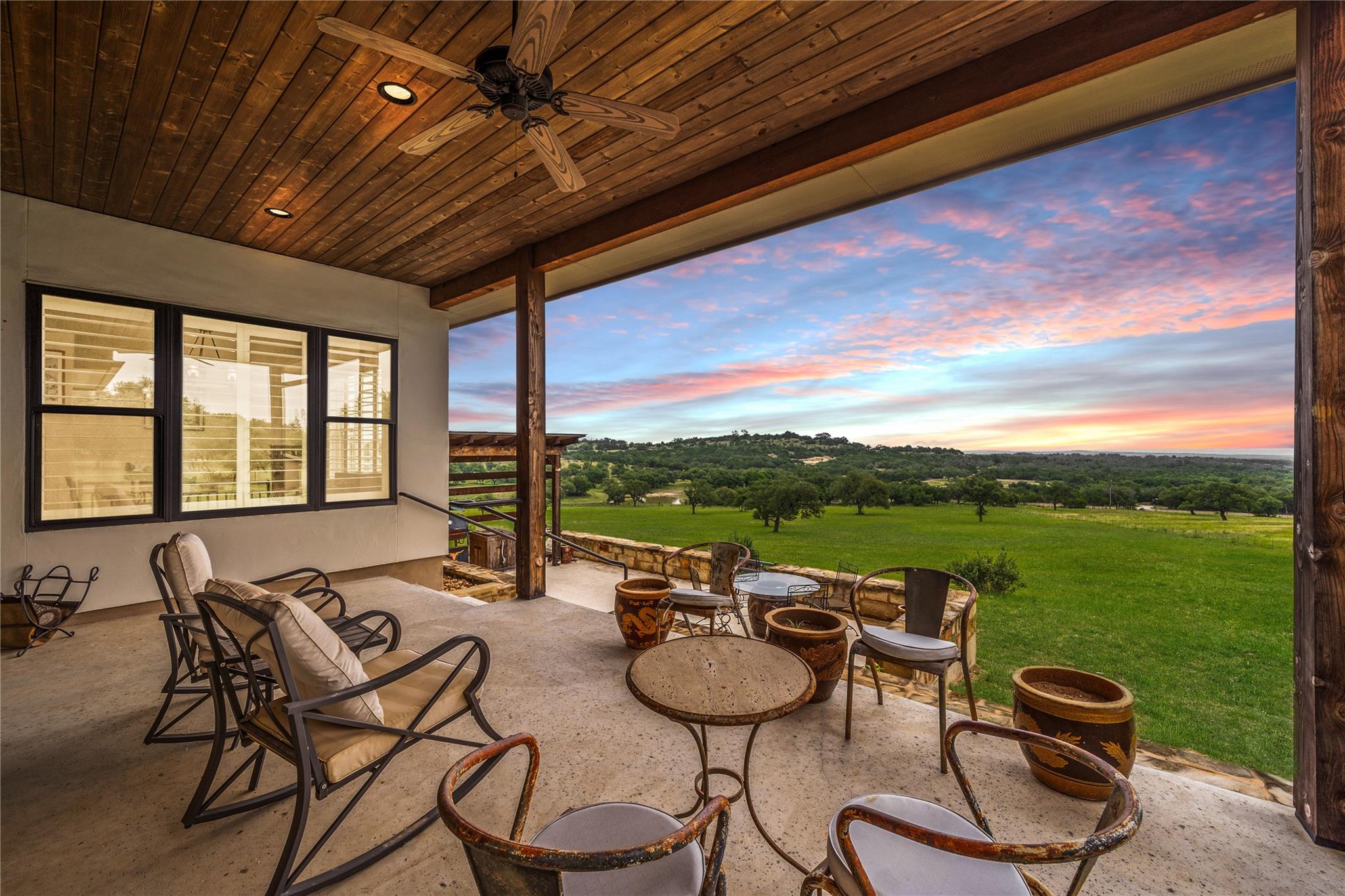 Image 2 of 40 For 328 Distant View Dr