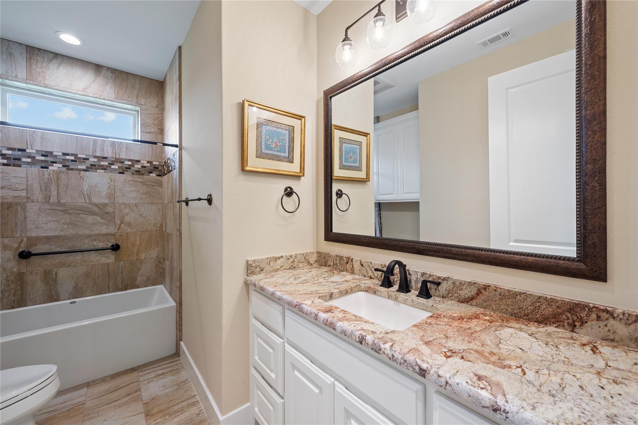 Image 25 of 40 For 328 Distant View Dr