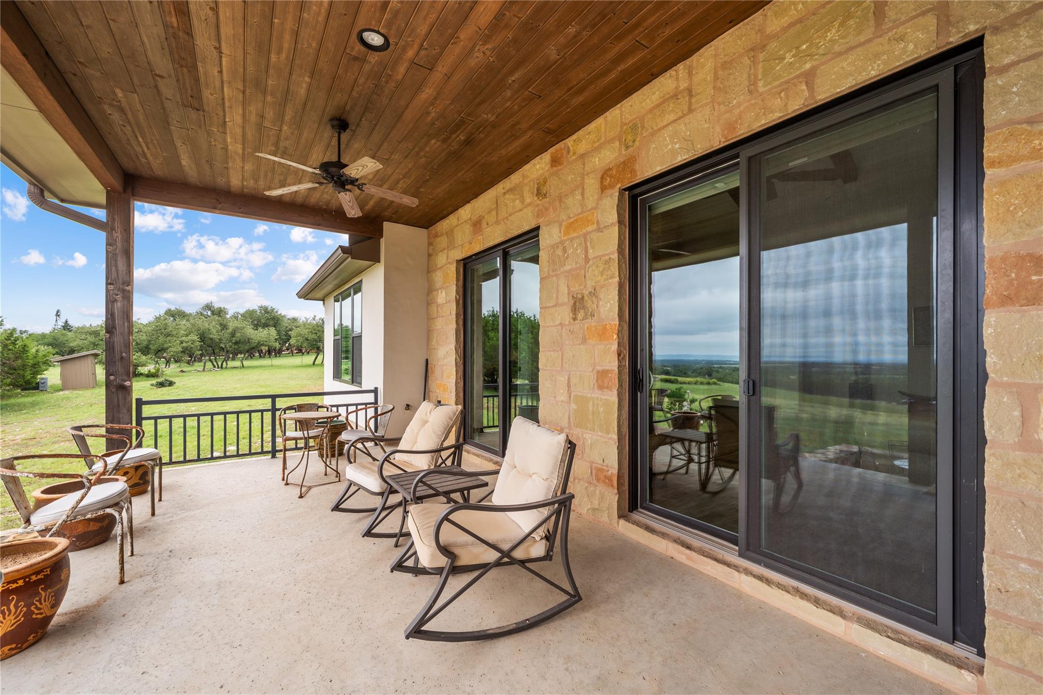 Image 28 of 40 For 328 Distant View Dr