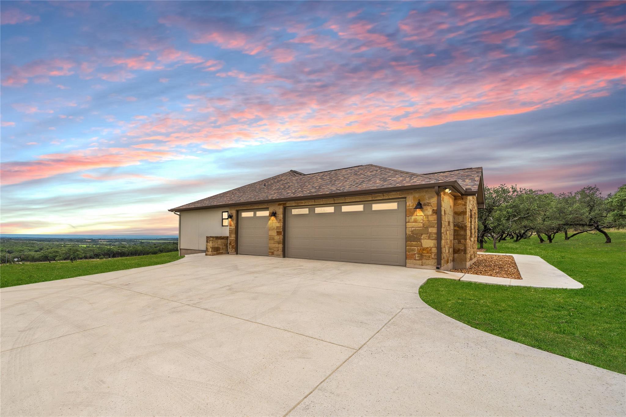 Image 39 of 40 For 328 Distant View Dr