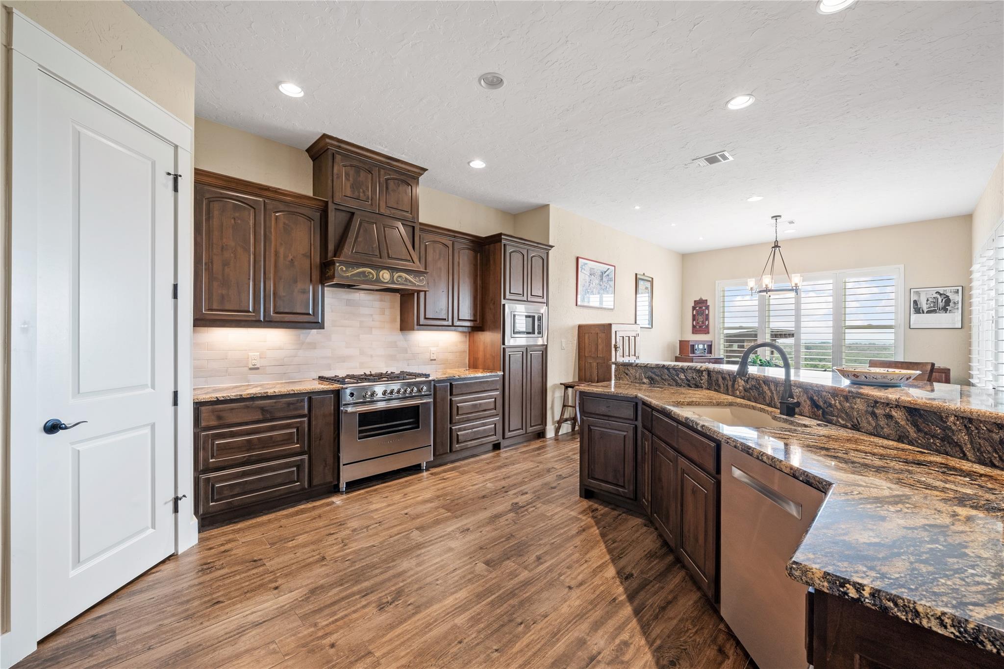 Image 6 of 40 For 328 Distant View Dr