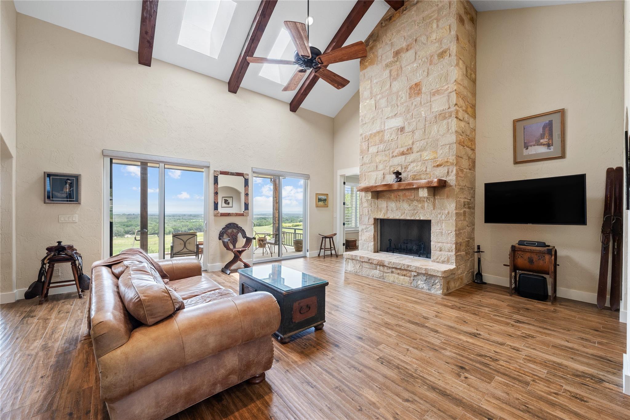 Image 9 of 40 For 328 Distant View Dr