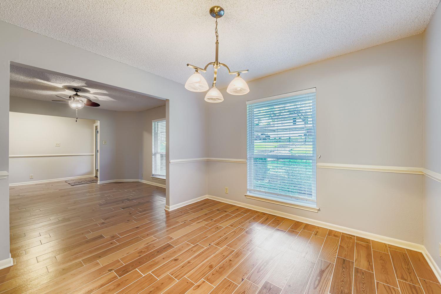 Image 11 of 29 For 9201 Heatherwood Dr