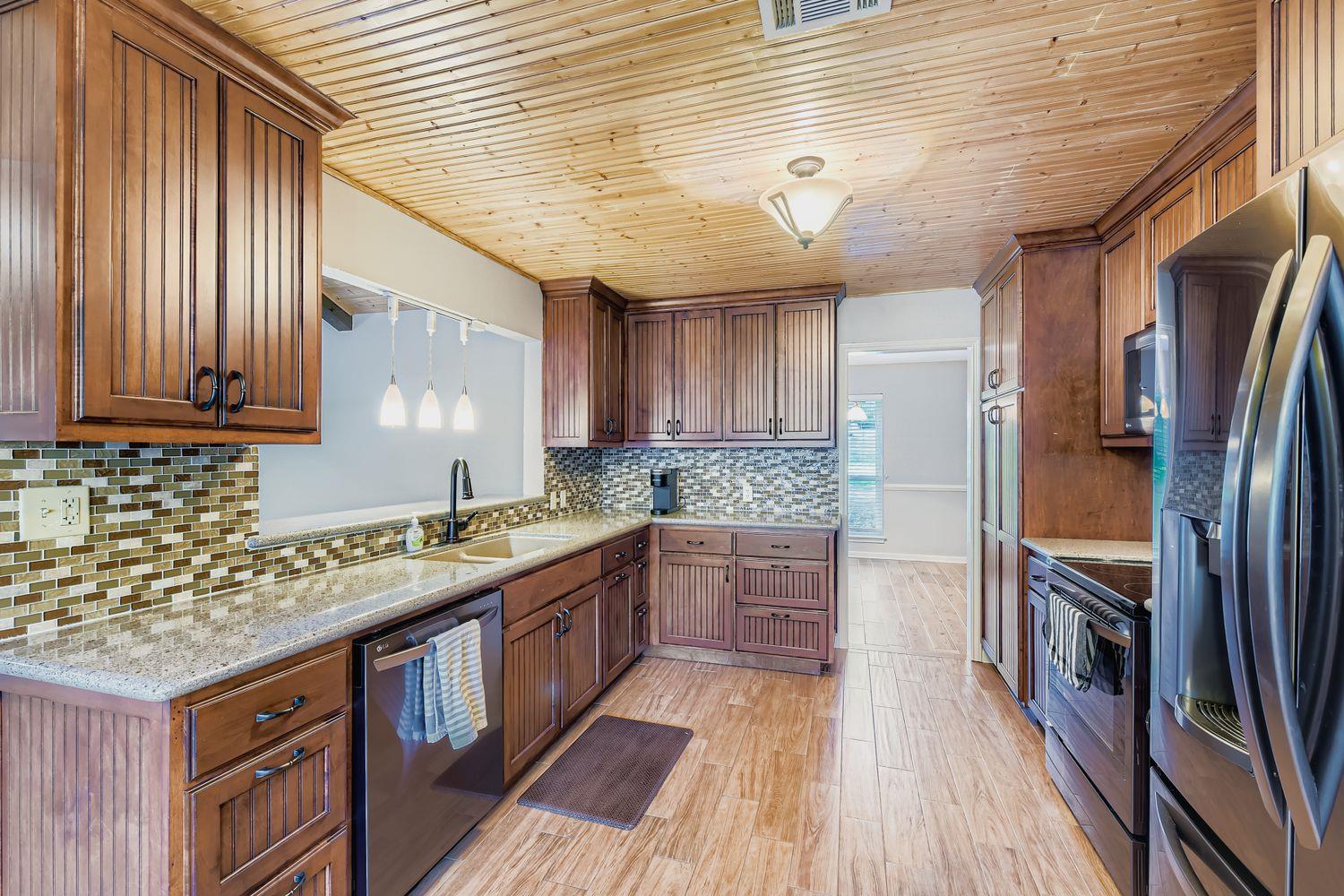 Image 14 of 29 For 9201 Heatherwood Dr