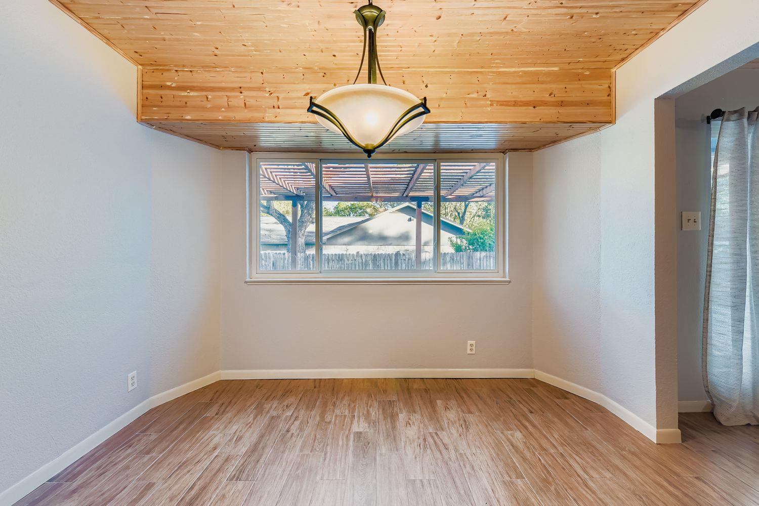 Image 15 of 29 For 9201 Heatherwood Dr