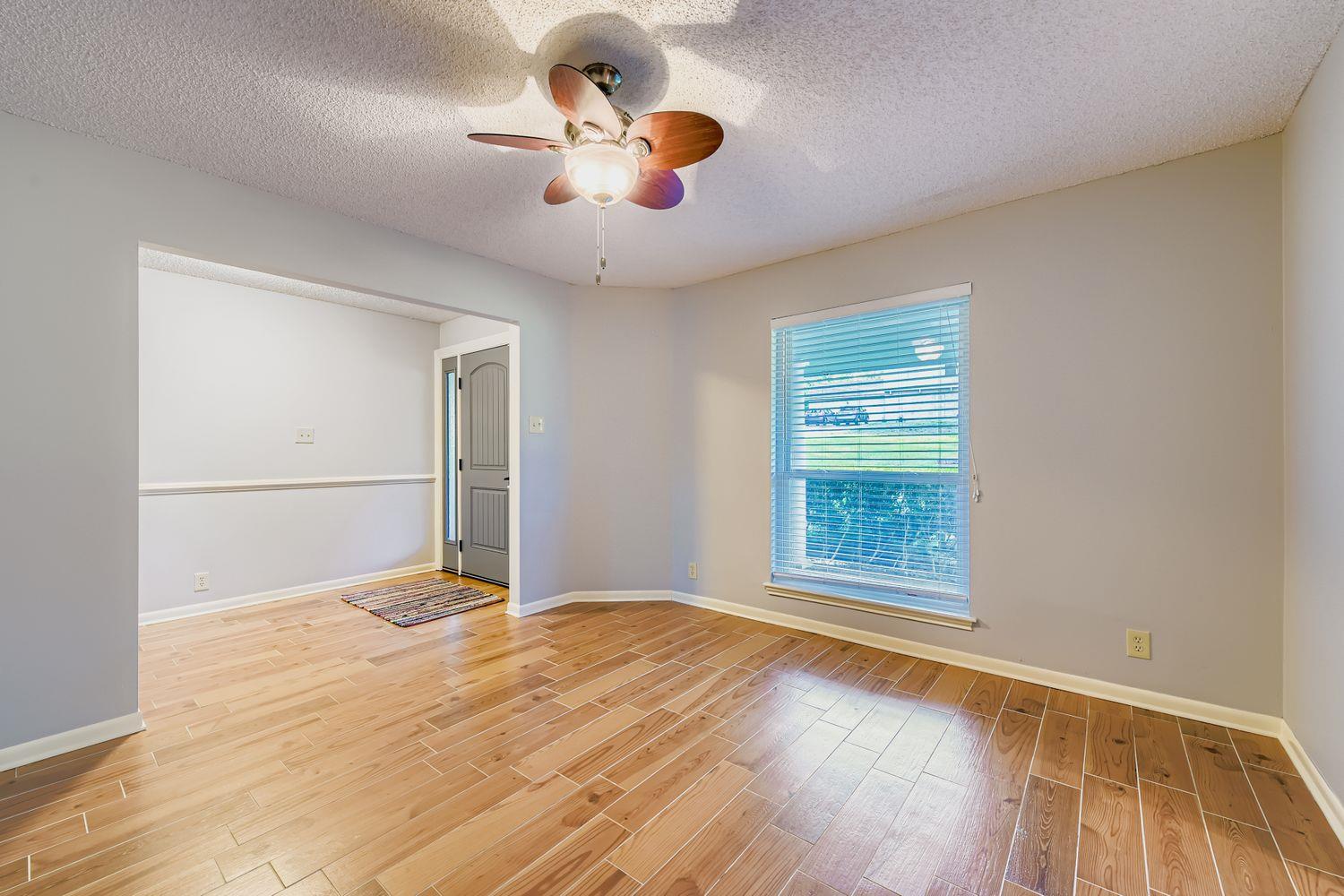 Image 16 of 29 For 9201 Heatherwood Dr