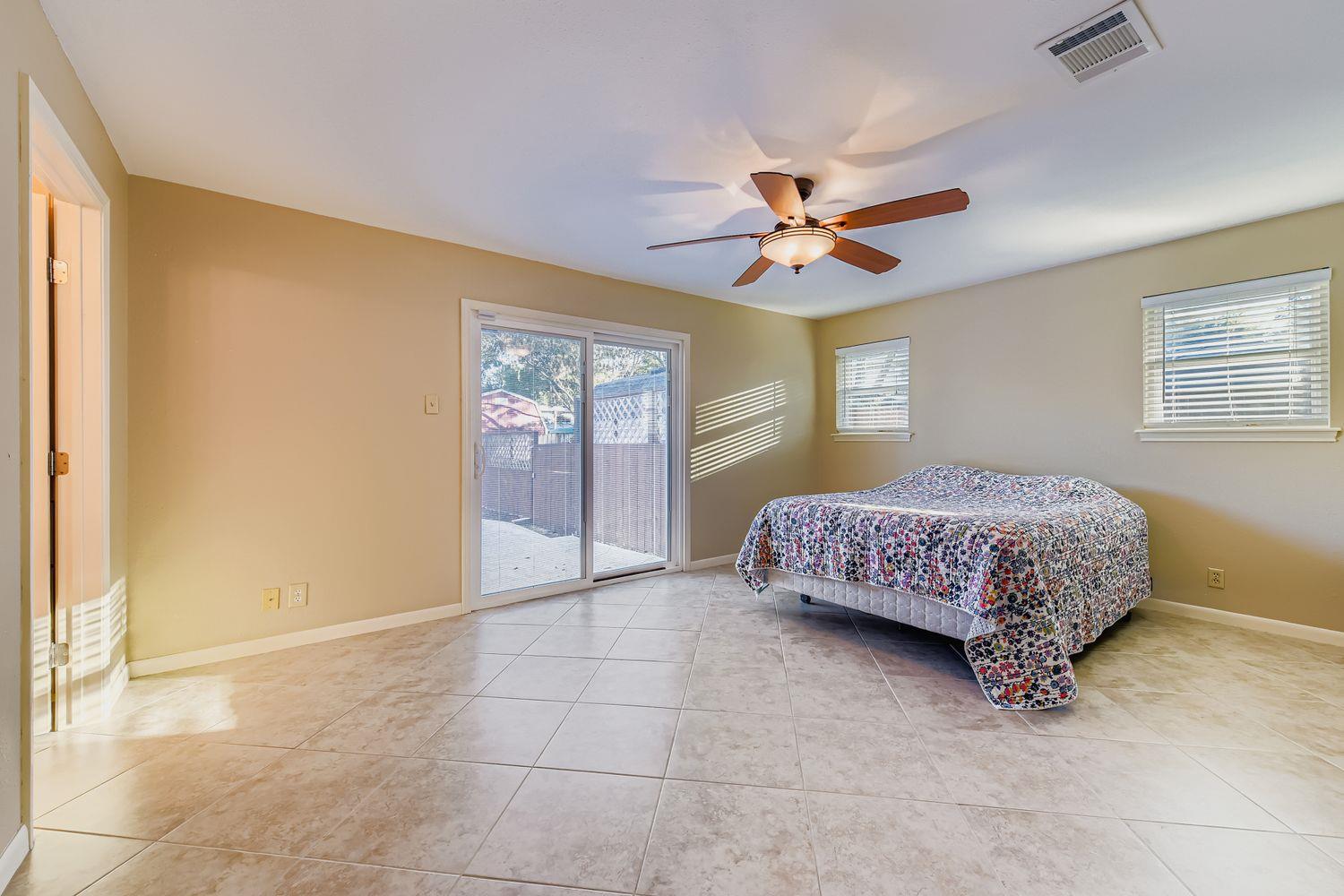 Image 17 of 29 For 9201 Heatherwood Dr