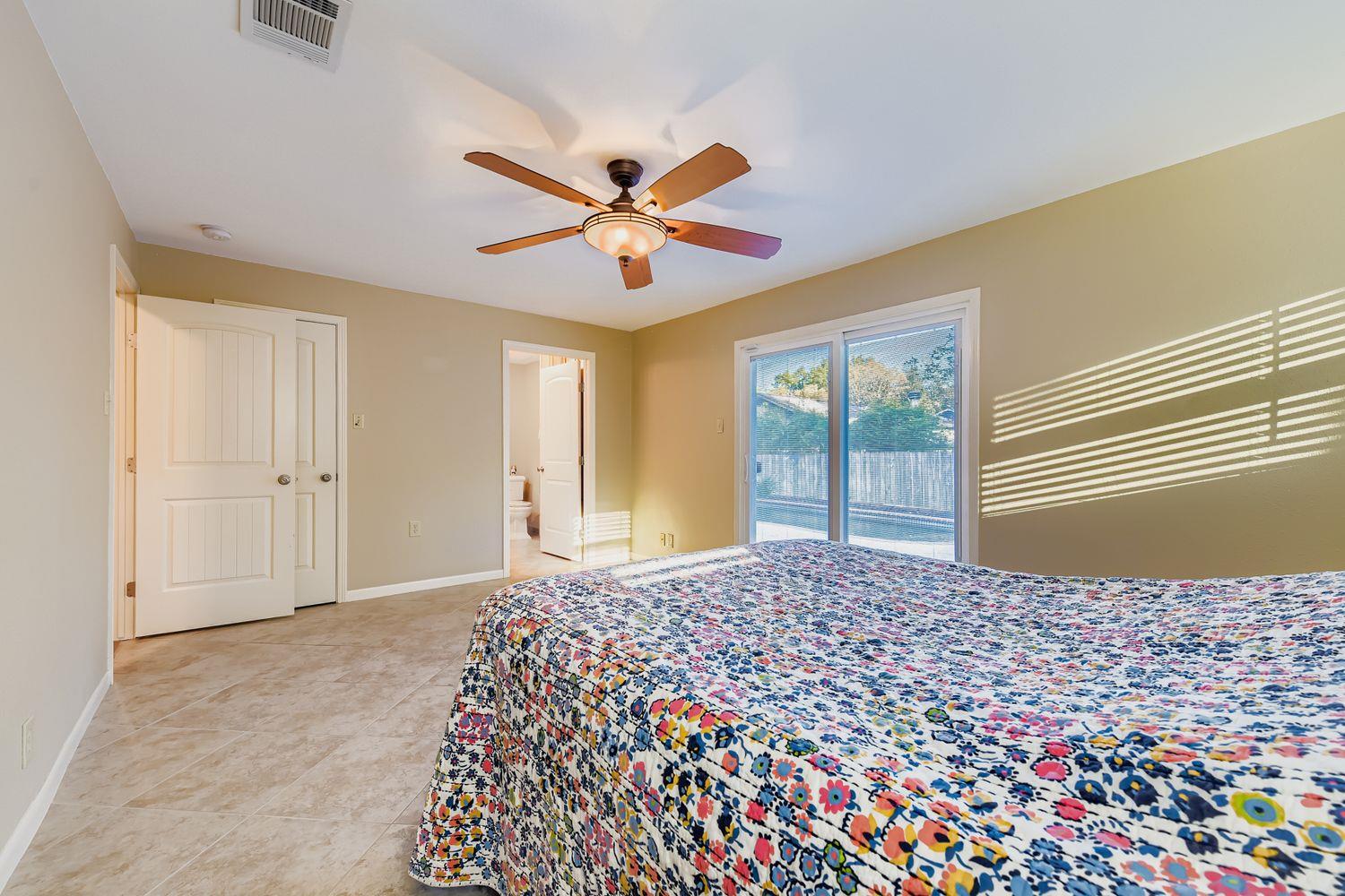 Image 18 of 29 For 9201 Heatherwood Dr