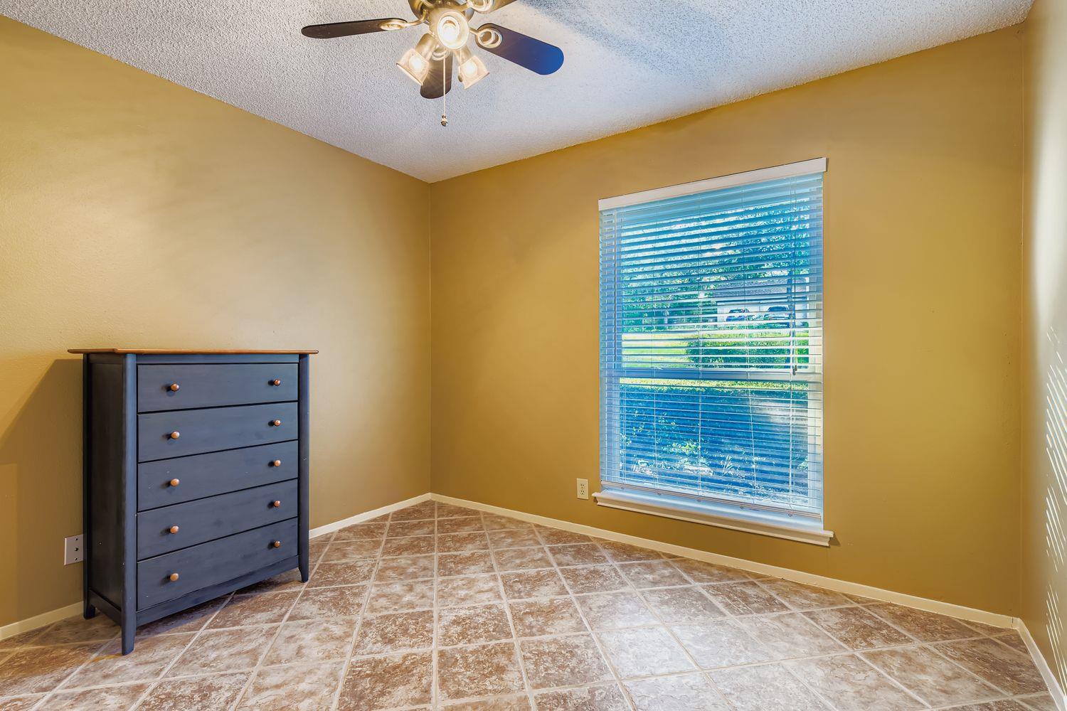 Image 21 of 29 For 9201 Heatherwood Dr