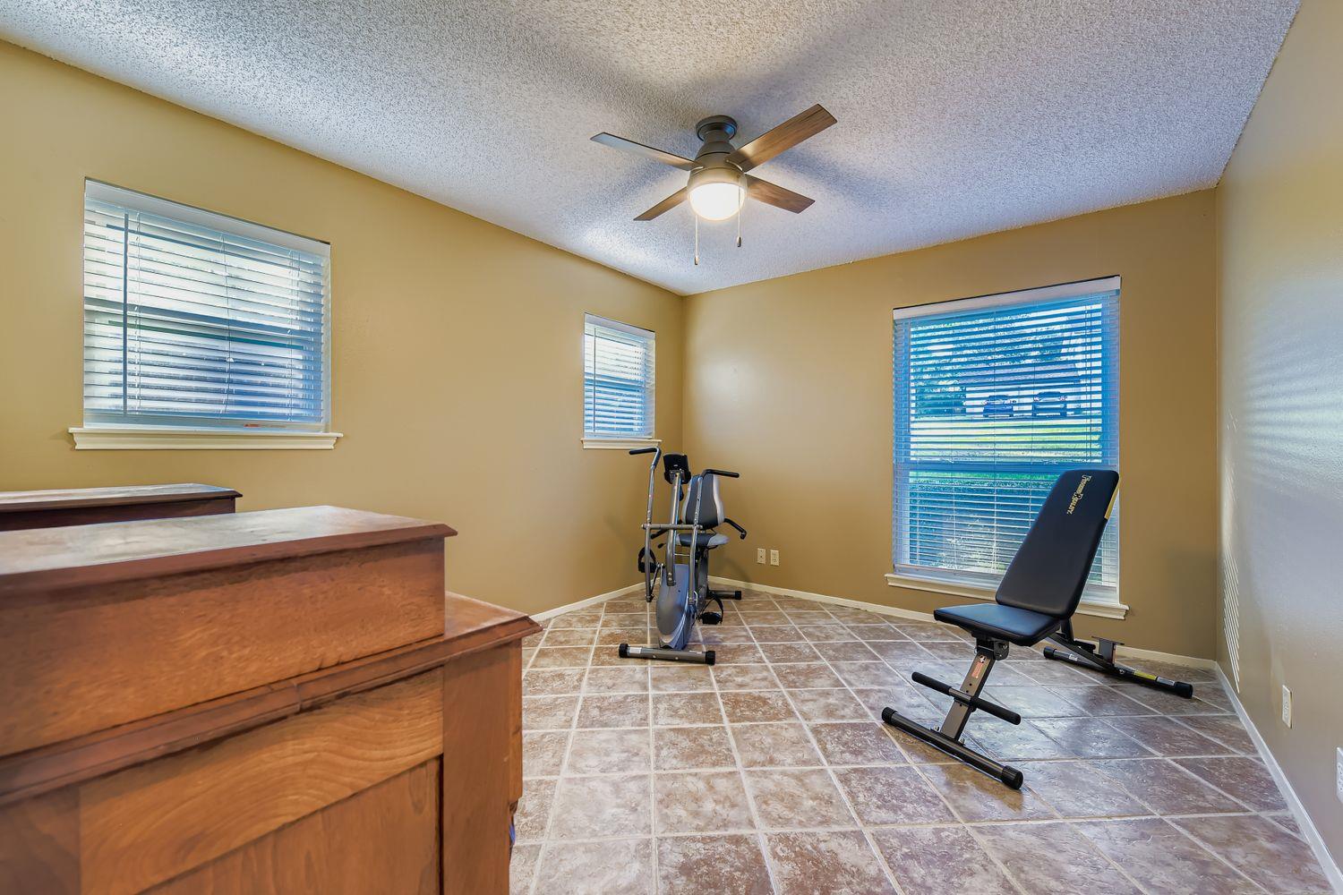 Image 22 of 29 For 9201 Heatherwood Dr