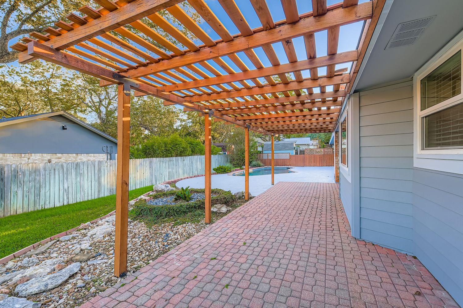 Image 24 of 29 For 9201 Heatherwood Dr