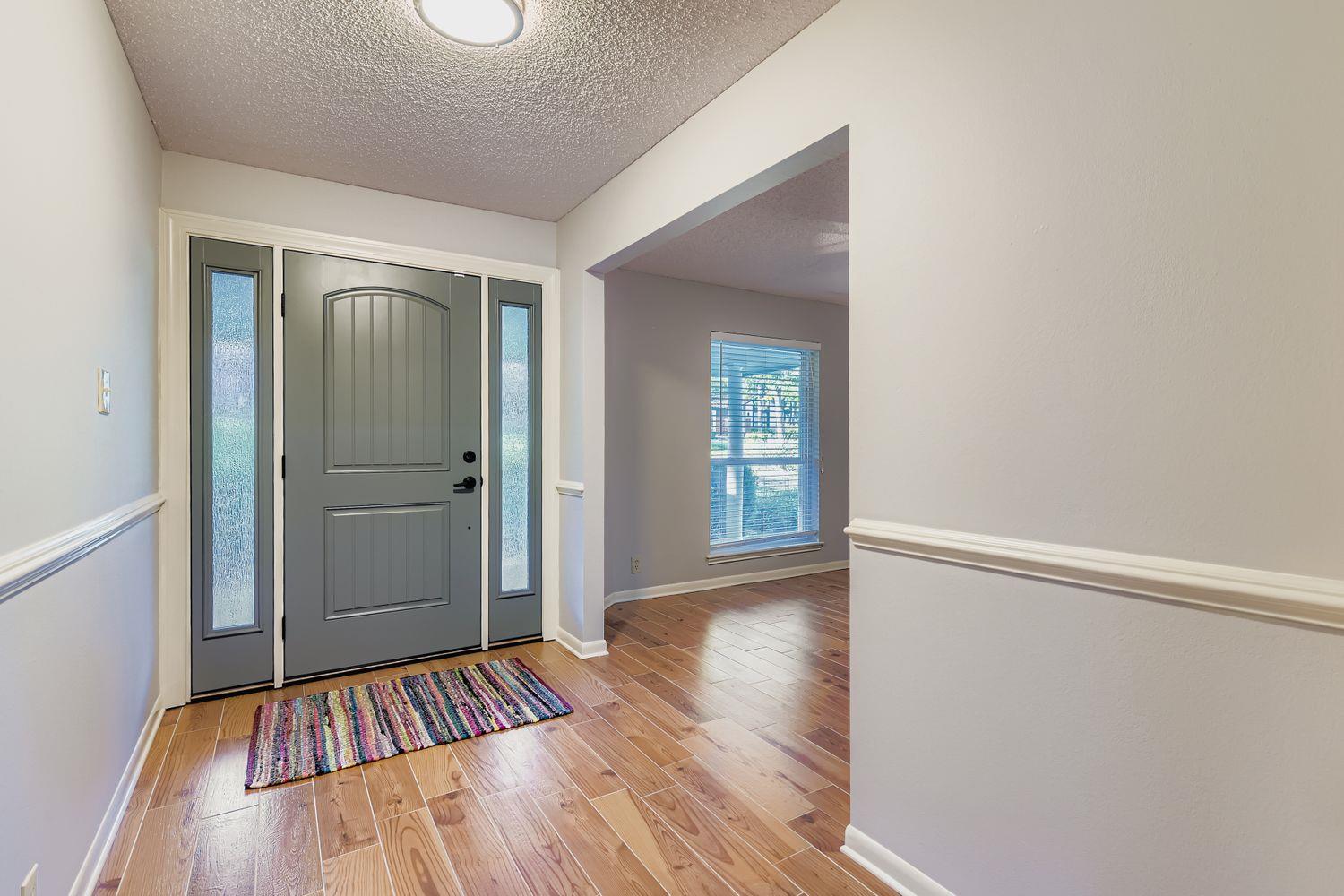 Image 6 of 29 For 9201 Heatherwood Dr