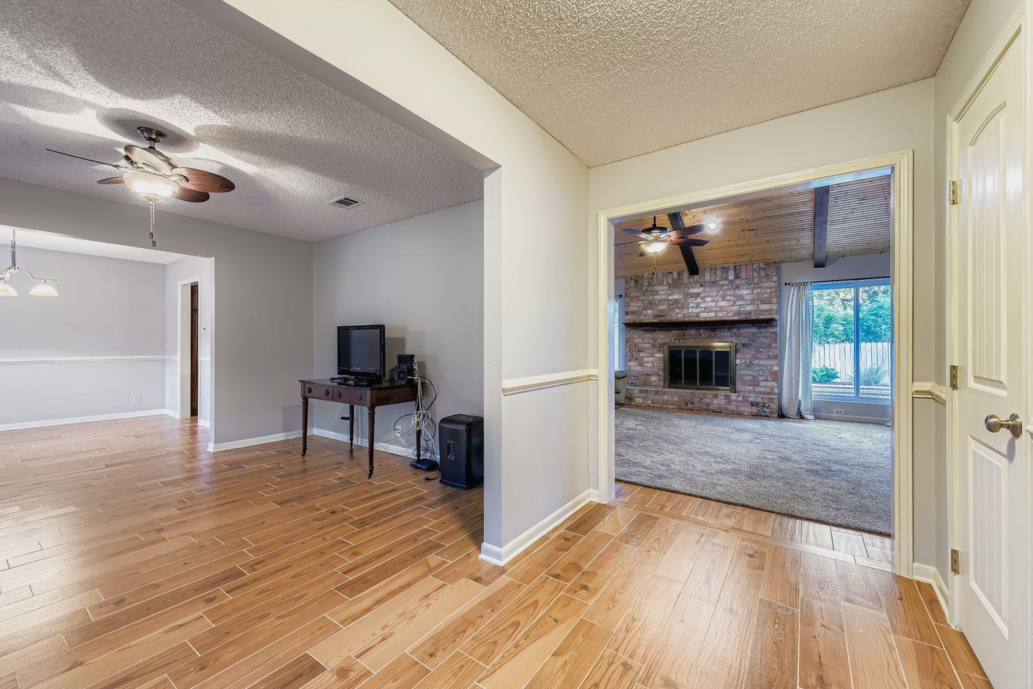 Image 7 of 29 For 9201 Heatherwood Dr