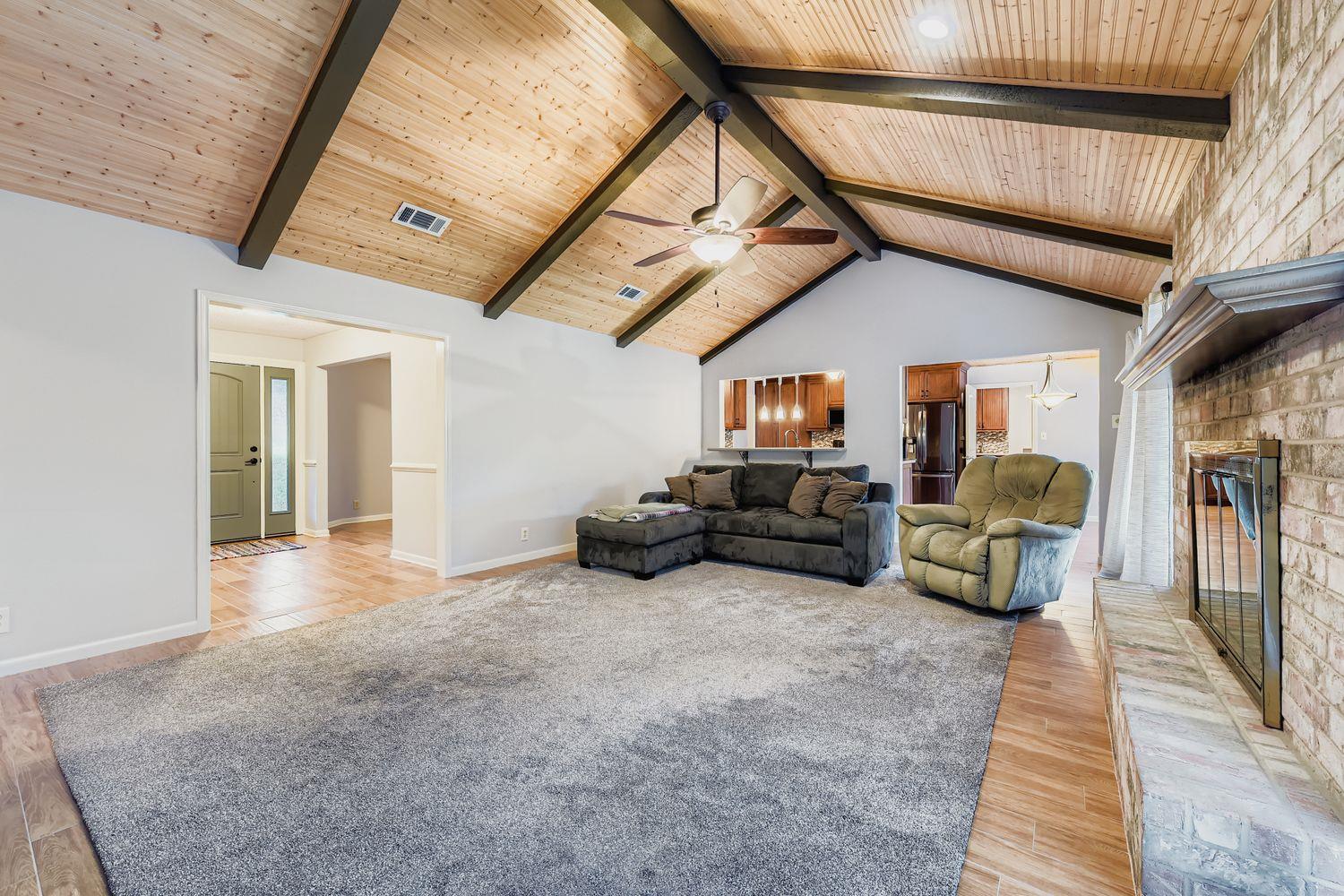 Image 9 of 29 For 9201 Heatherwood Dr