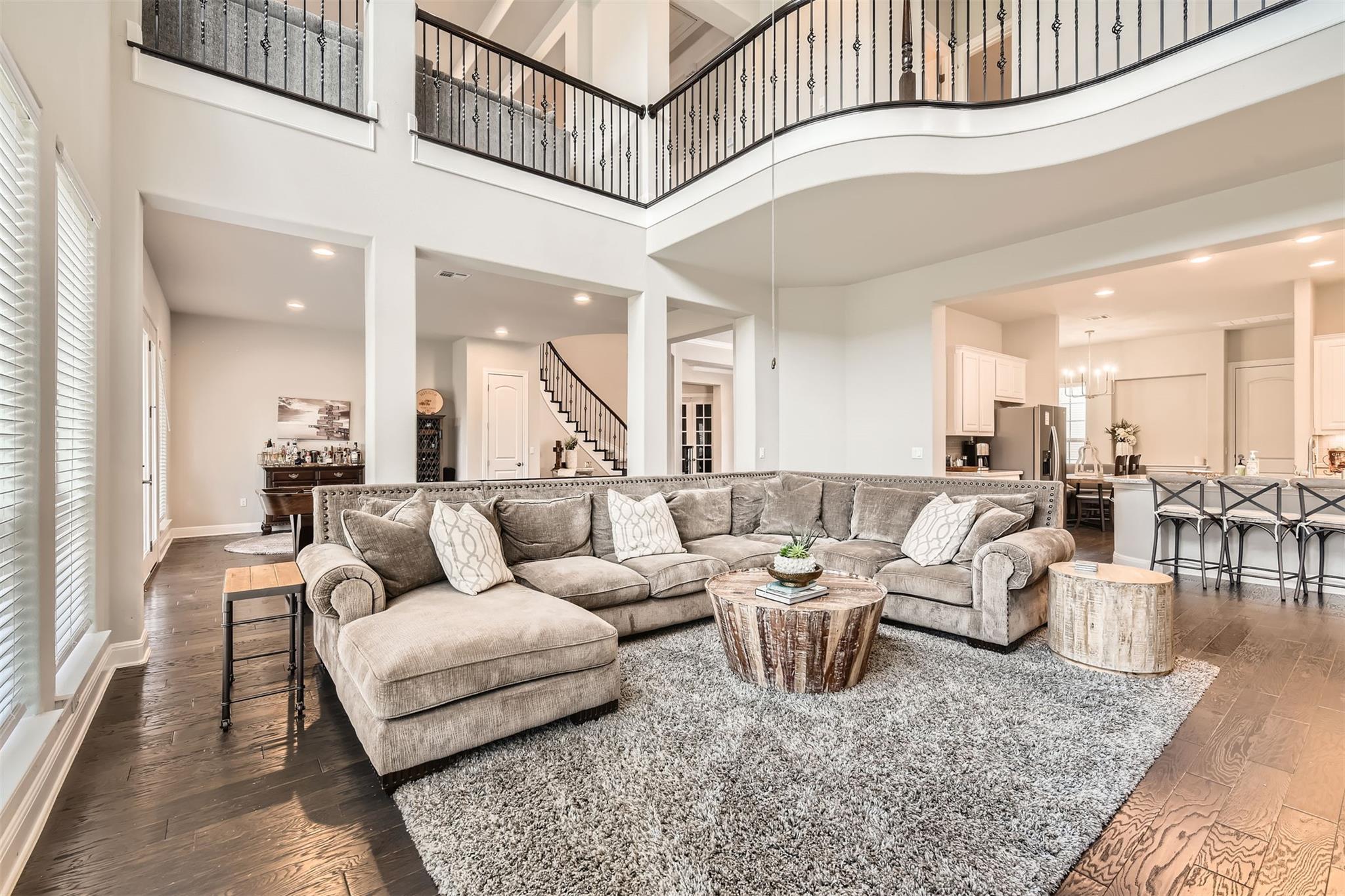 Image 8 of 38 For 921 Morning Moon Cir