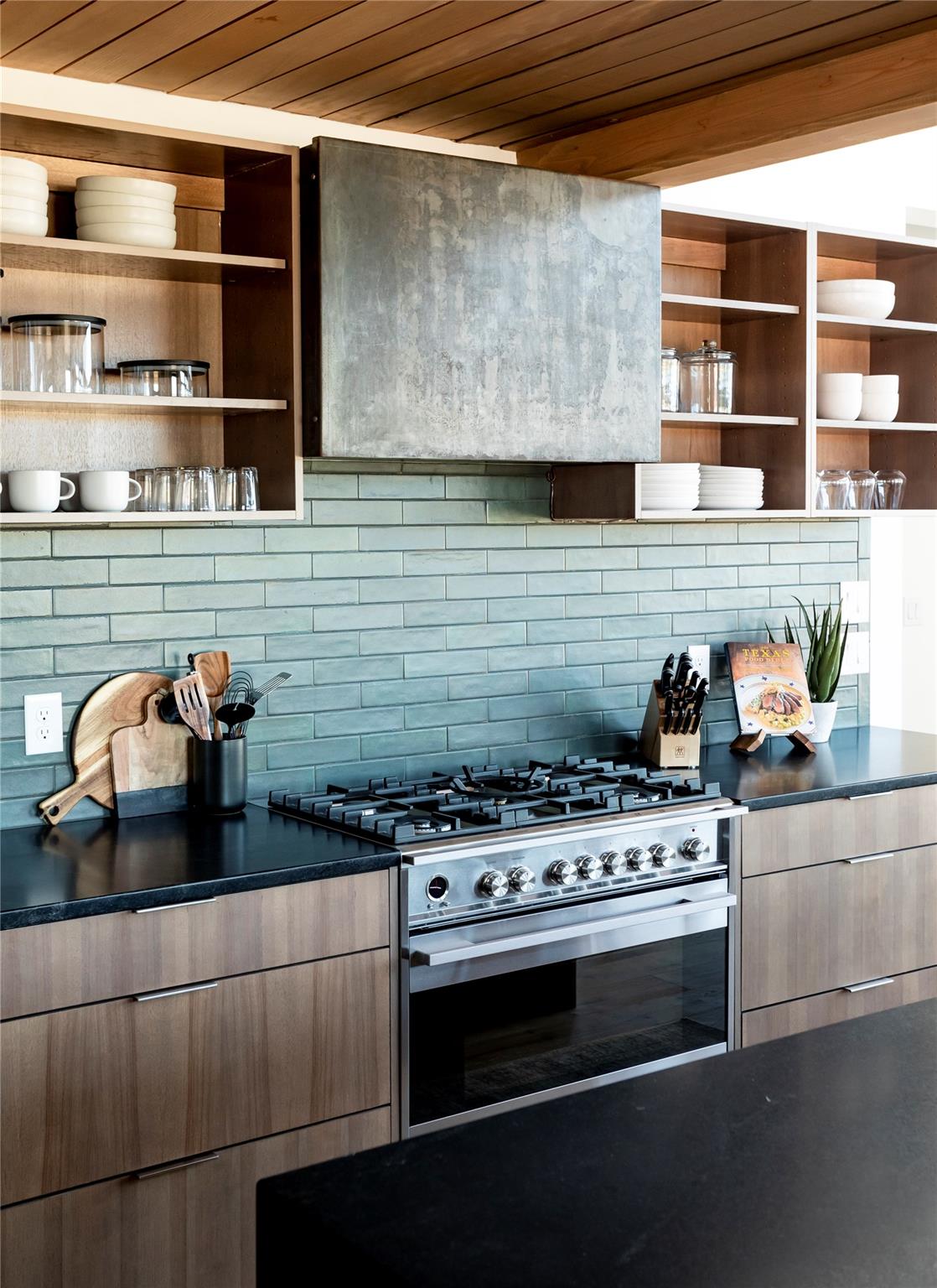 Image 12 of 40 For 9361 Us Highway 290 6