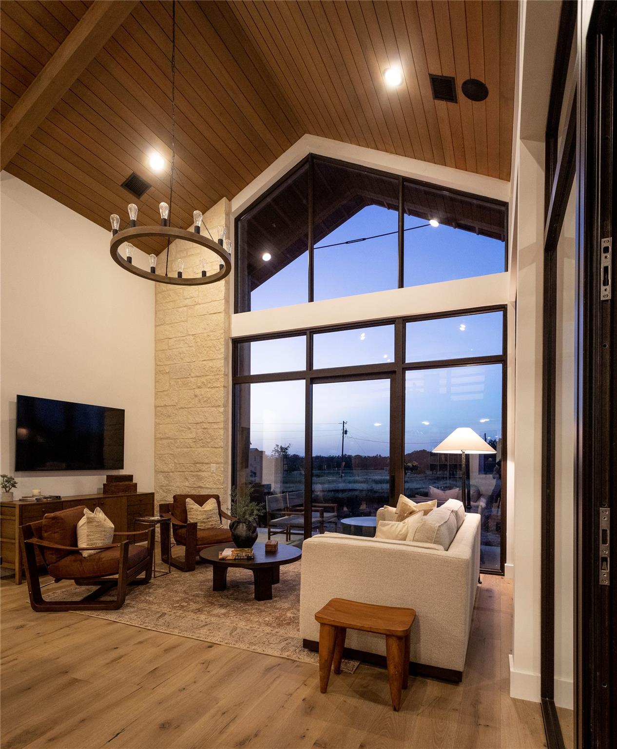 Image 15 of 40 For 9361 Us Highway 290 6