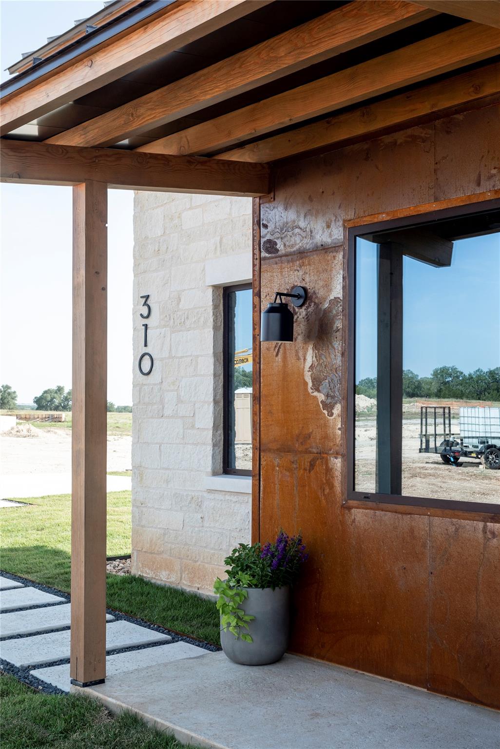 Image 5 of 40 For 9361 Us Highway 290 6