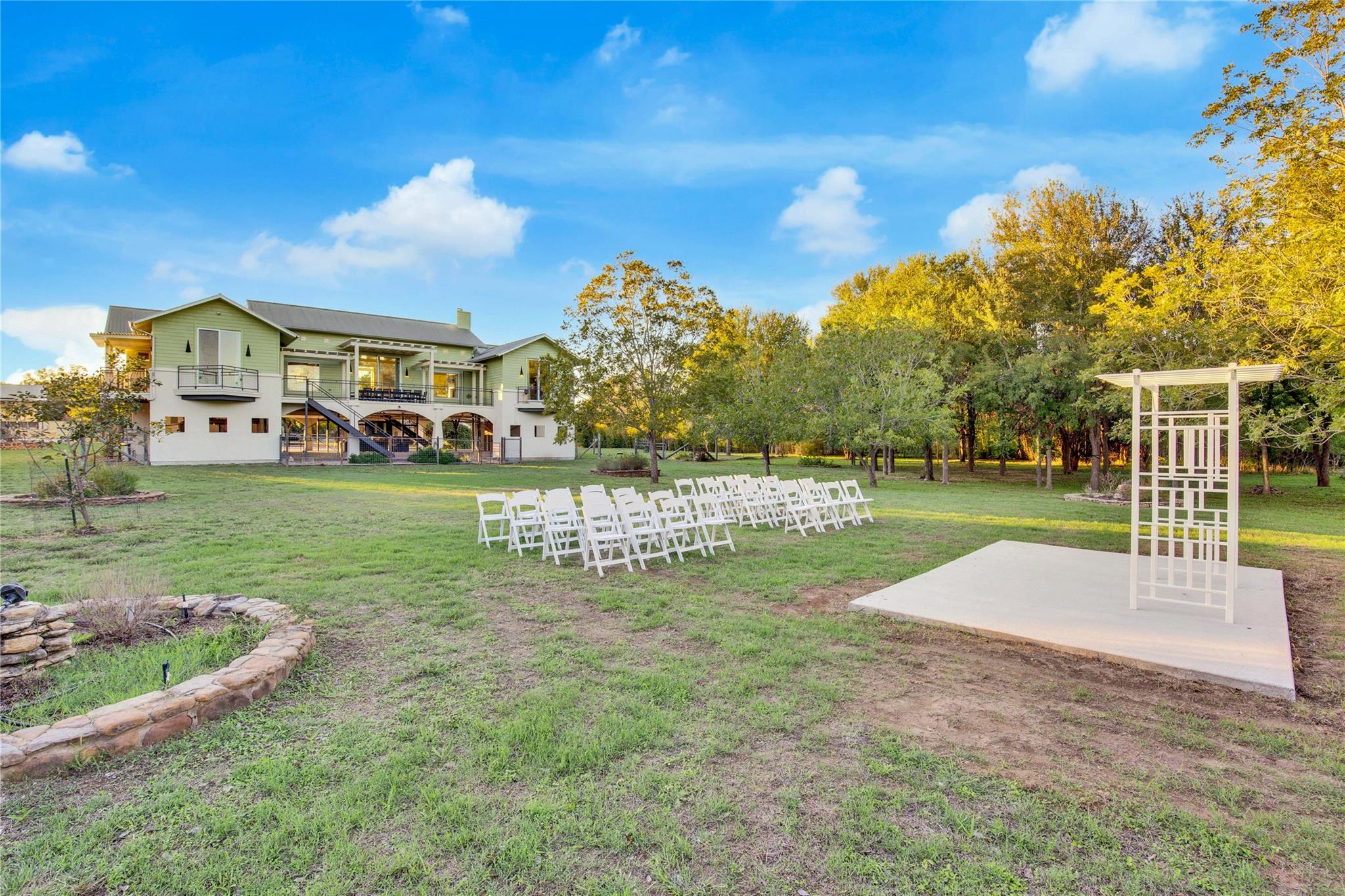 Image 12 of 38 For 609 Creekwood Dr