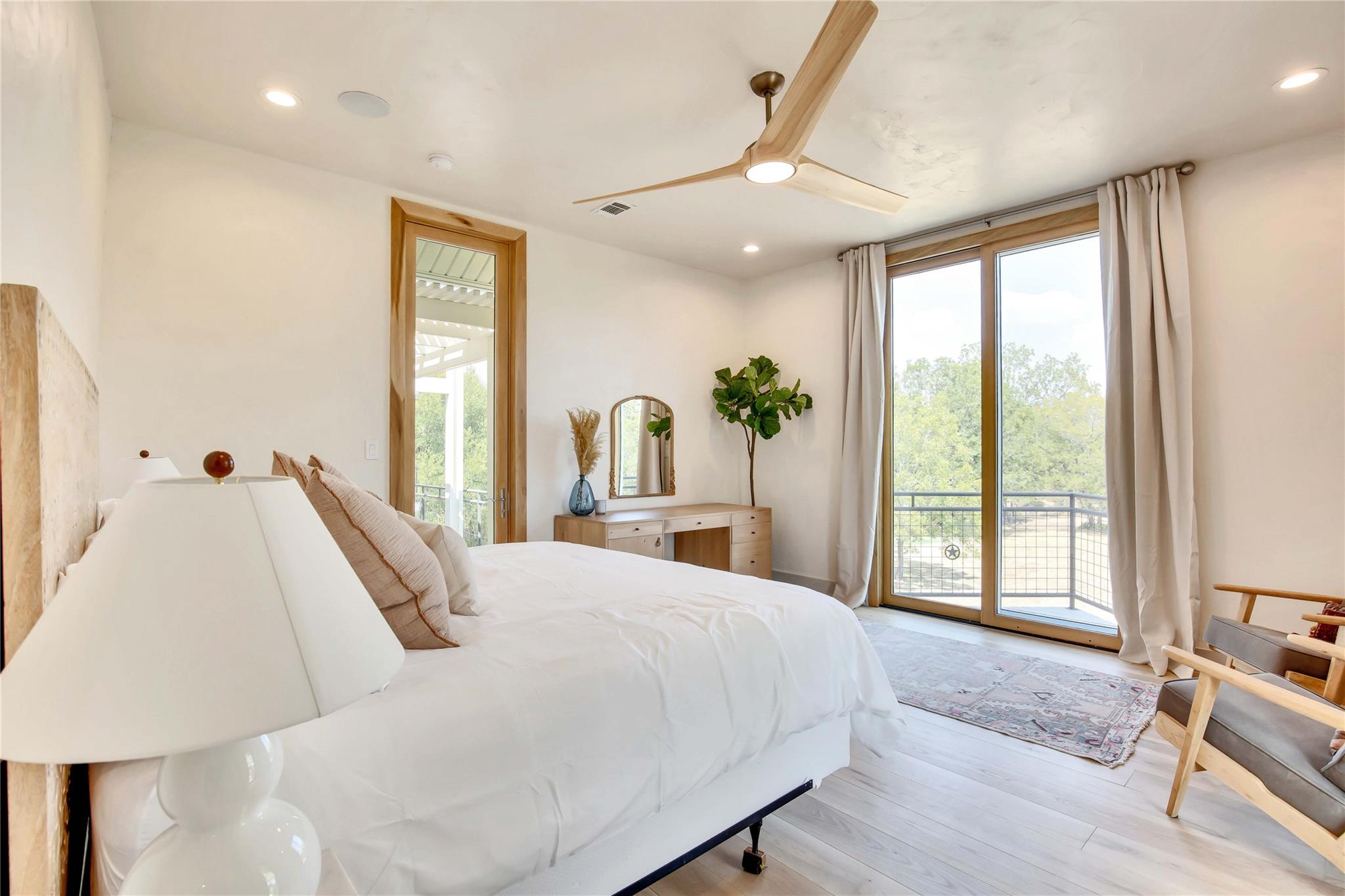 Image 17 of 38 For 609 Creekwood Dr