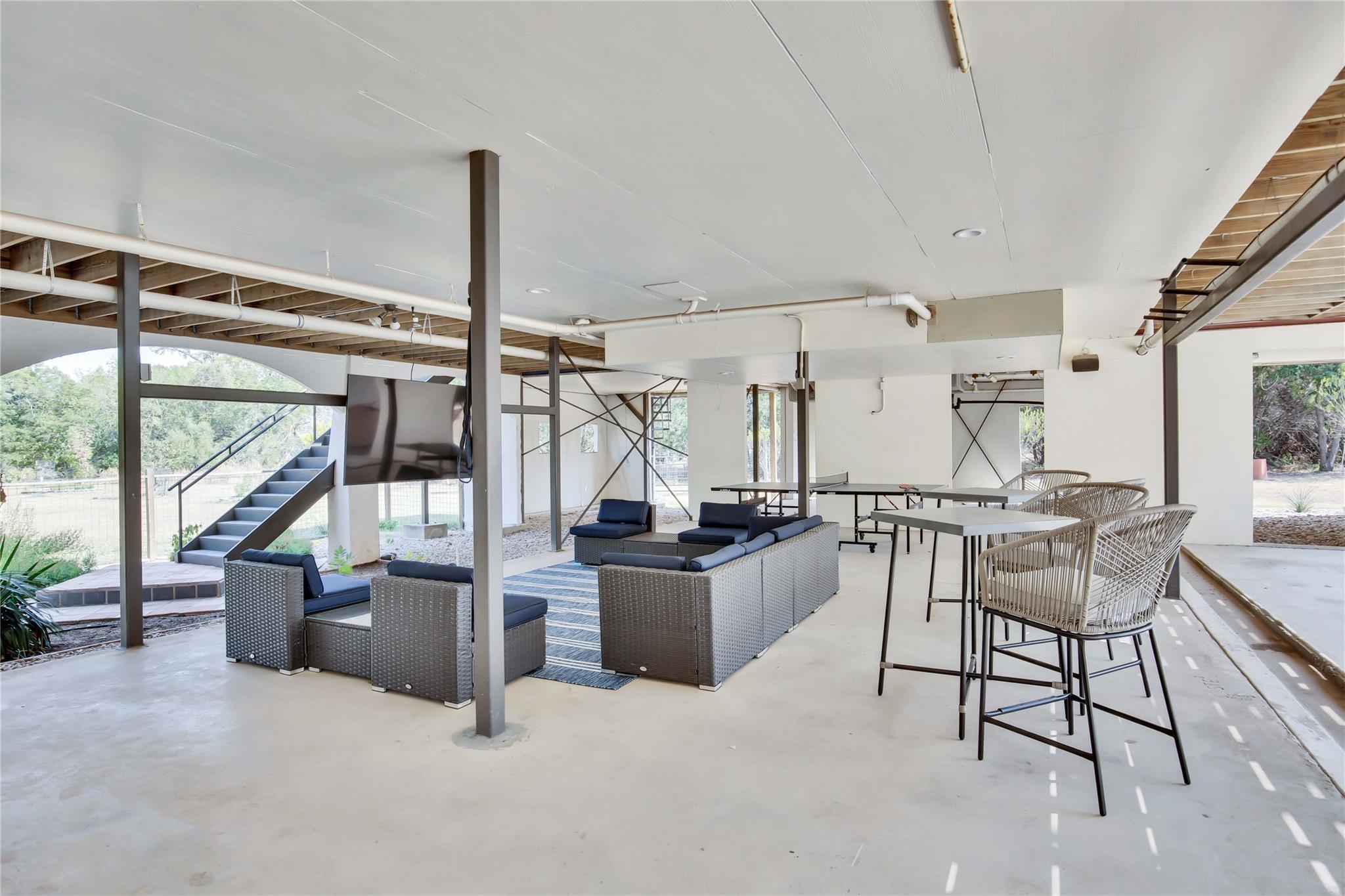 Image 19 of 38 For 609 Creekwood Dr