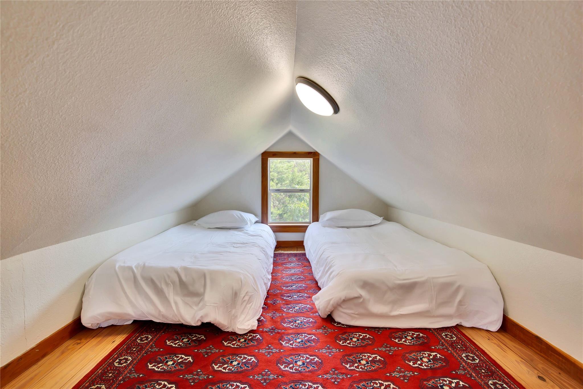 Image 23 of 38 For 609 Creekwood Dr