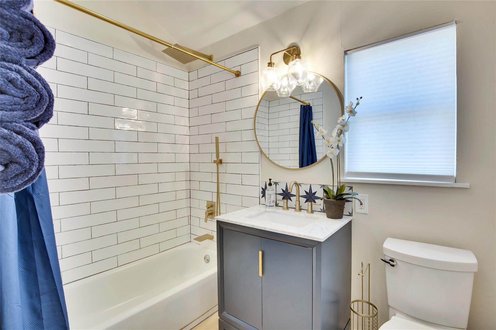 Image 27 of 38 For 609 Creekwood Dr