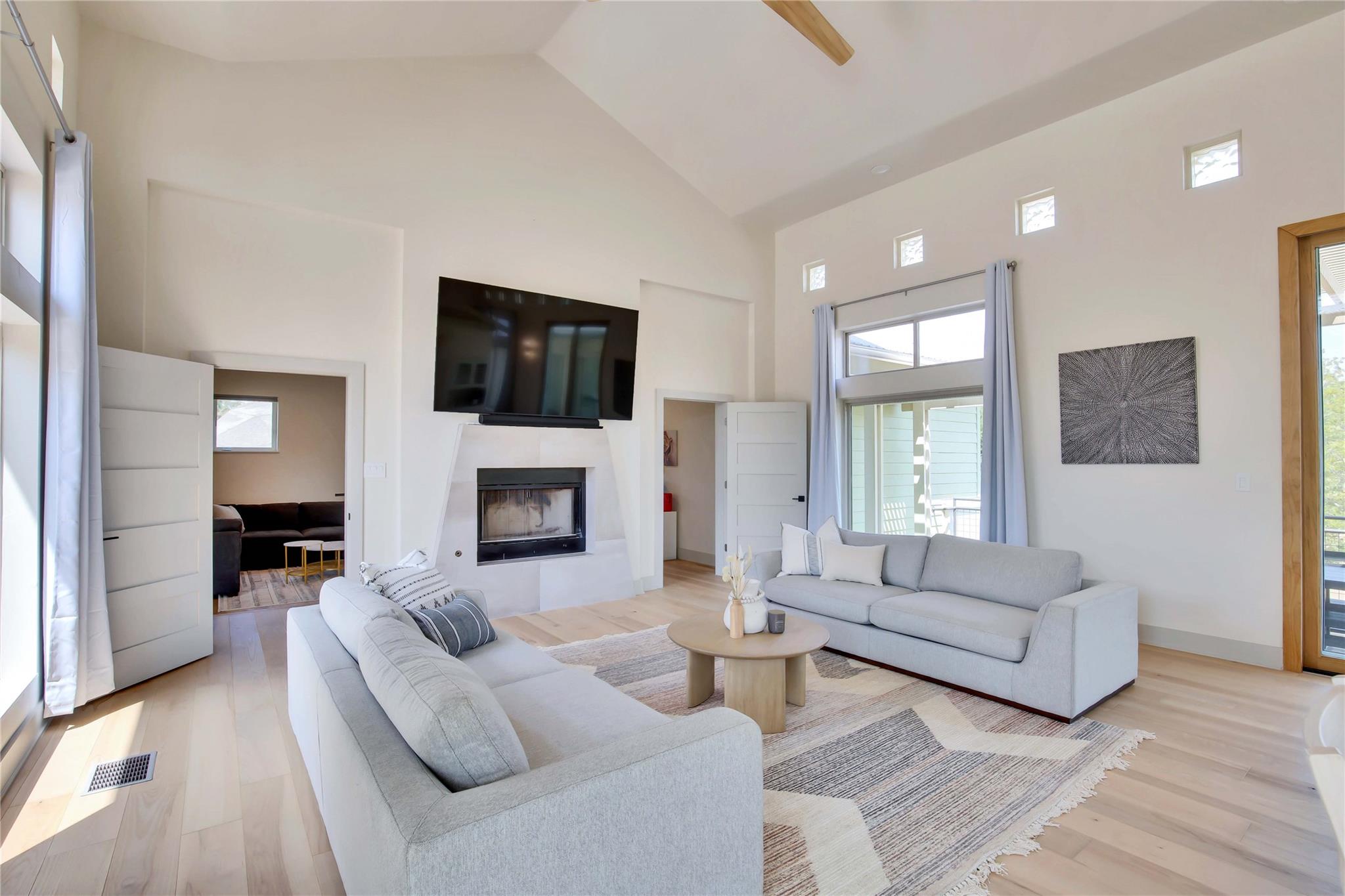 Image 29 of 38 For 609 Creekwood Dr