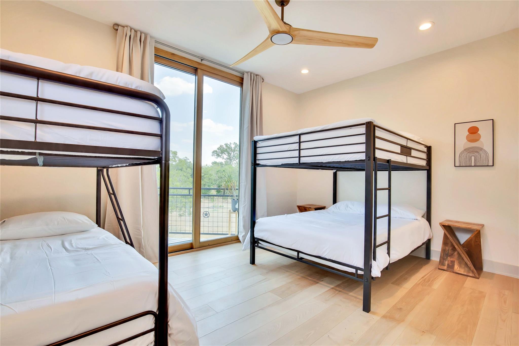 Image 36 of 38 For 609 Creekwood Dr