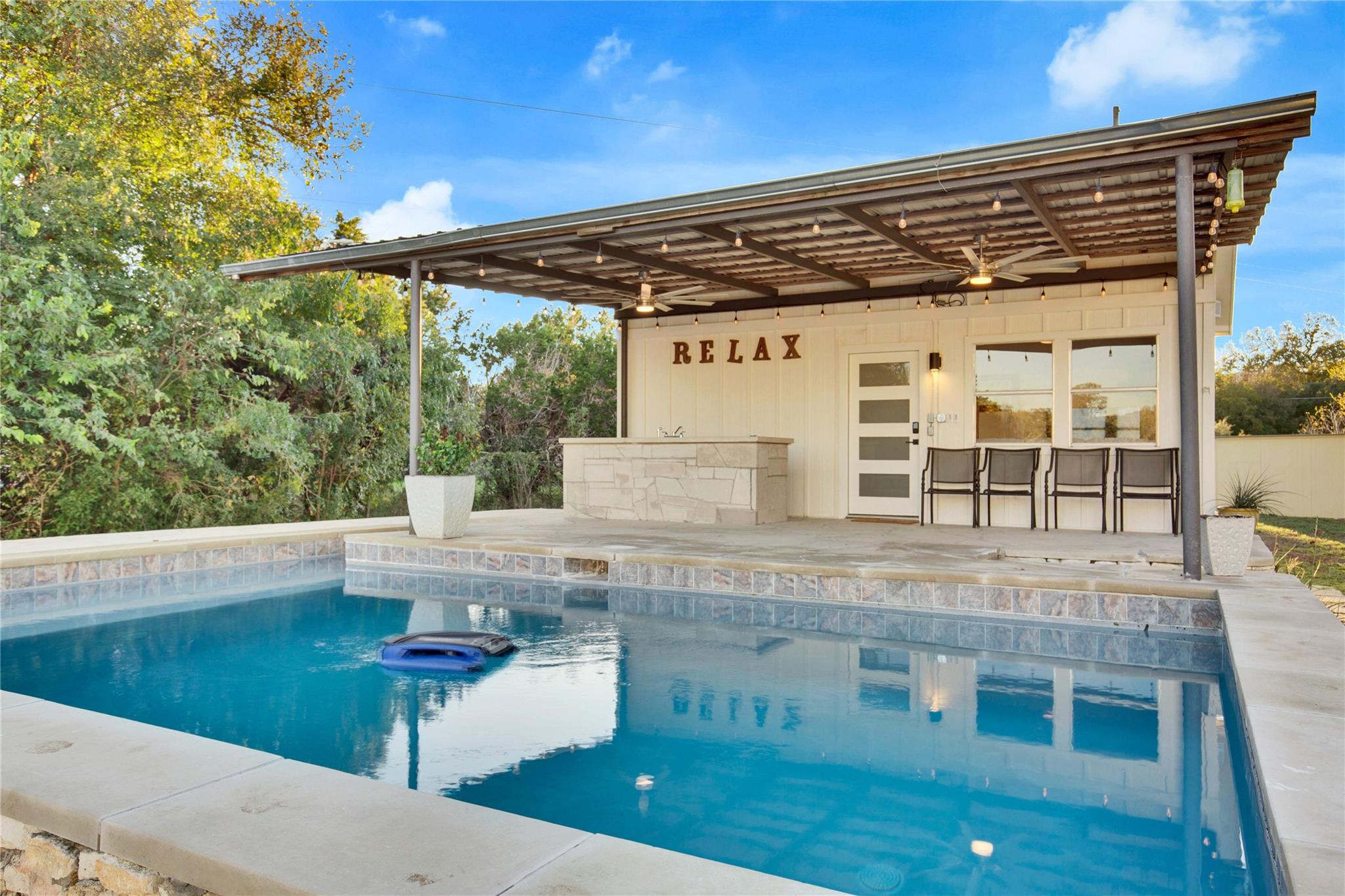 Image 7 of 38 For 609 Creekwood Dr