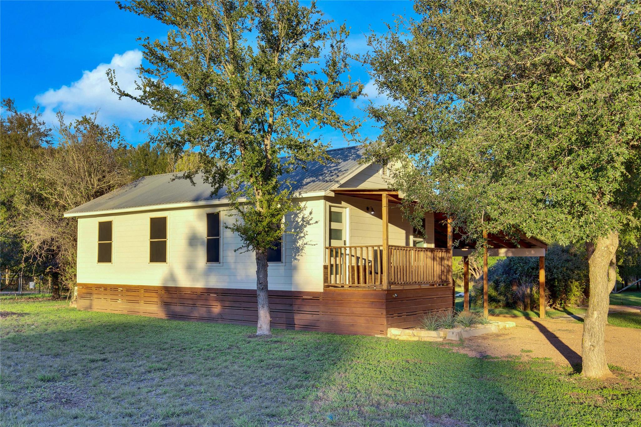 Image 9 of 38 For 609 Creekwood Dr