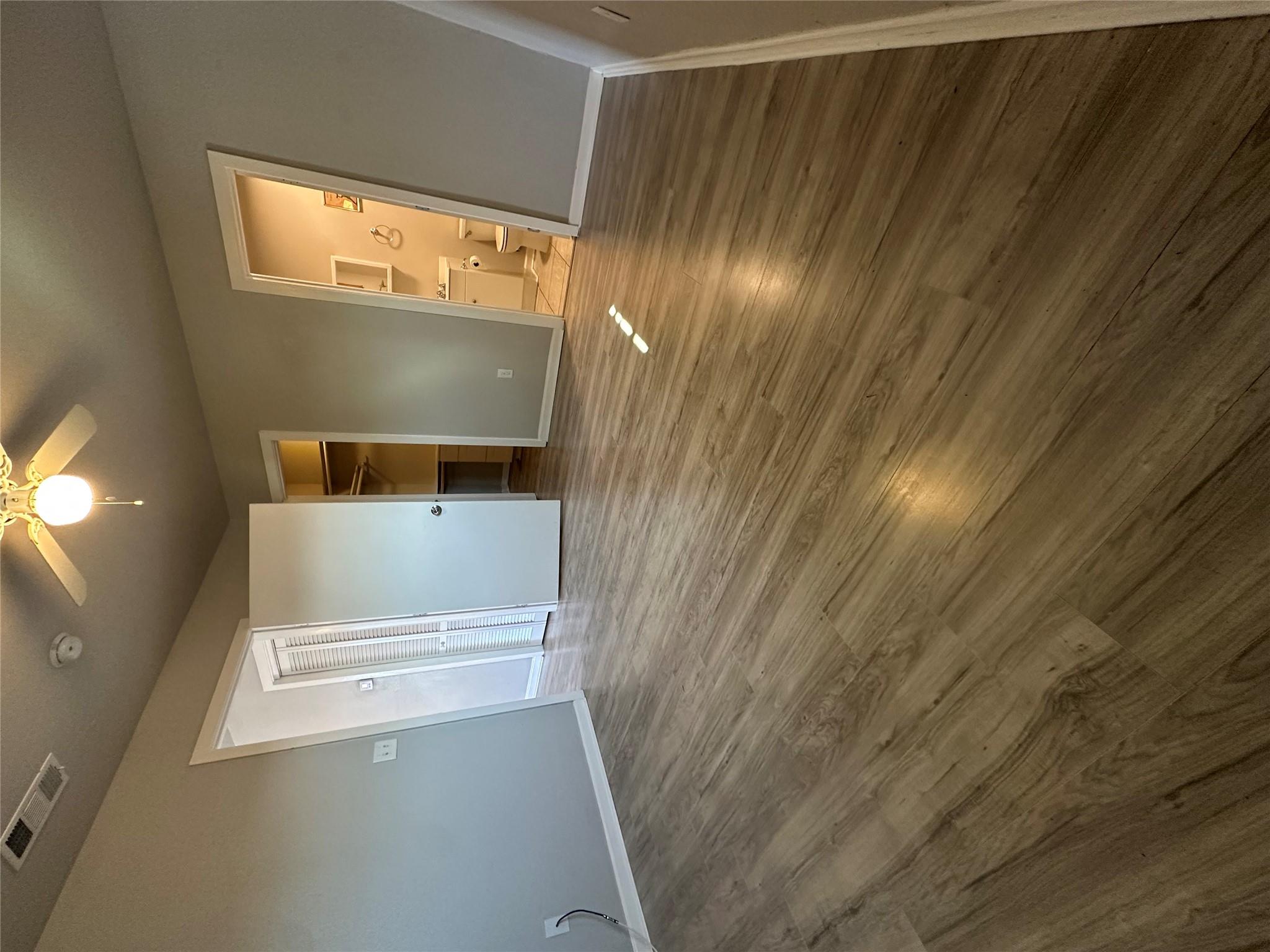 Image 7 of 10 For 901 Parmer Ave 5