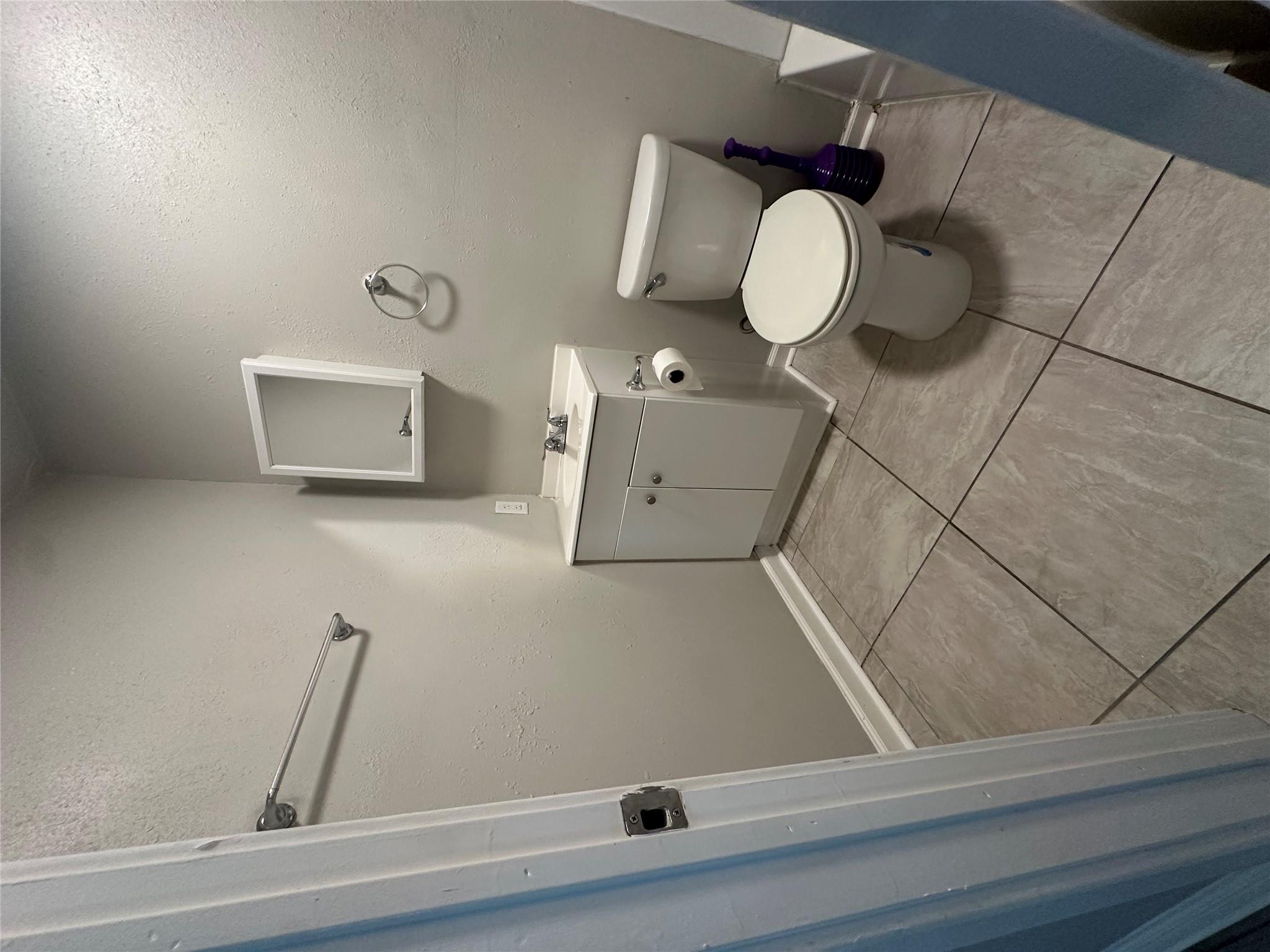 Image 8 of 10 For 901 Parmer Ave 5