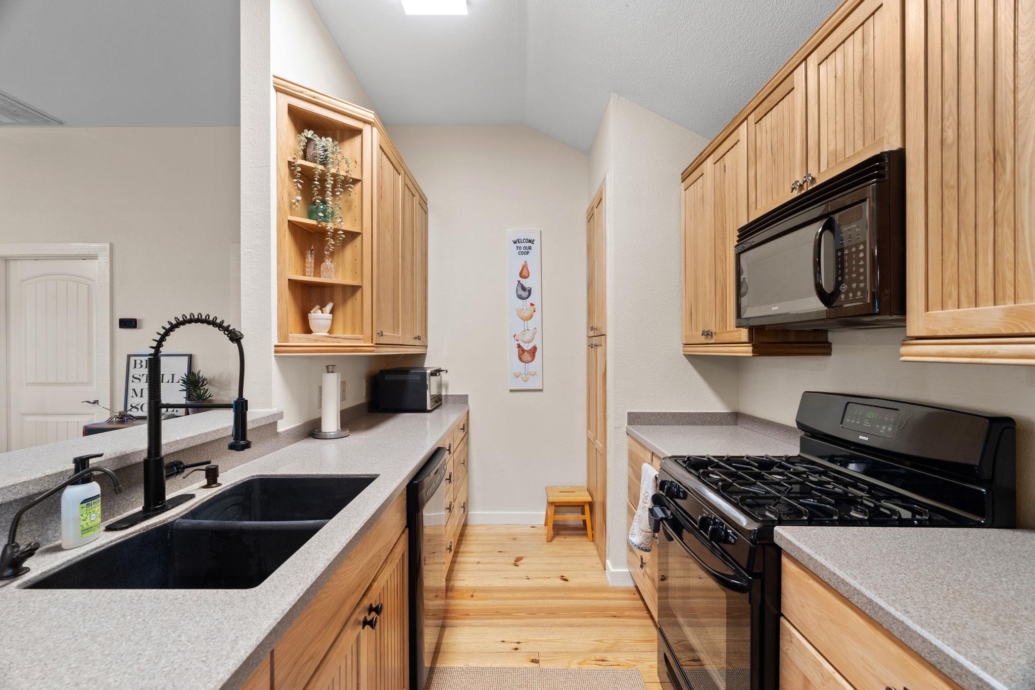 Image 8 of 38 For 3434 Prairie Lea Rd