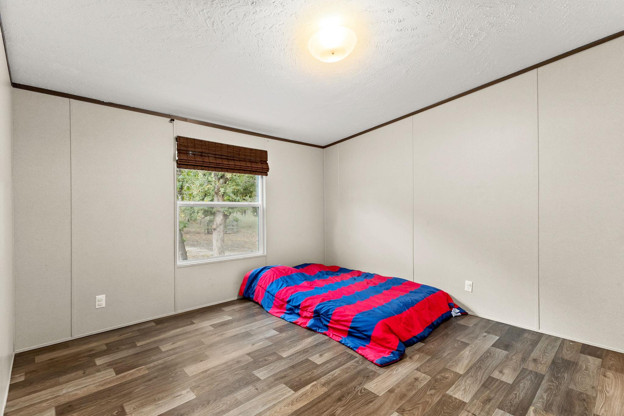 Image 17 of 23 For 161 High Point Rdg