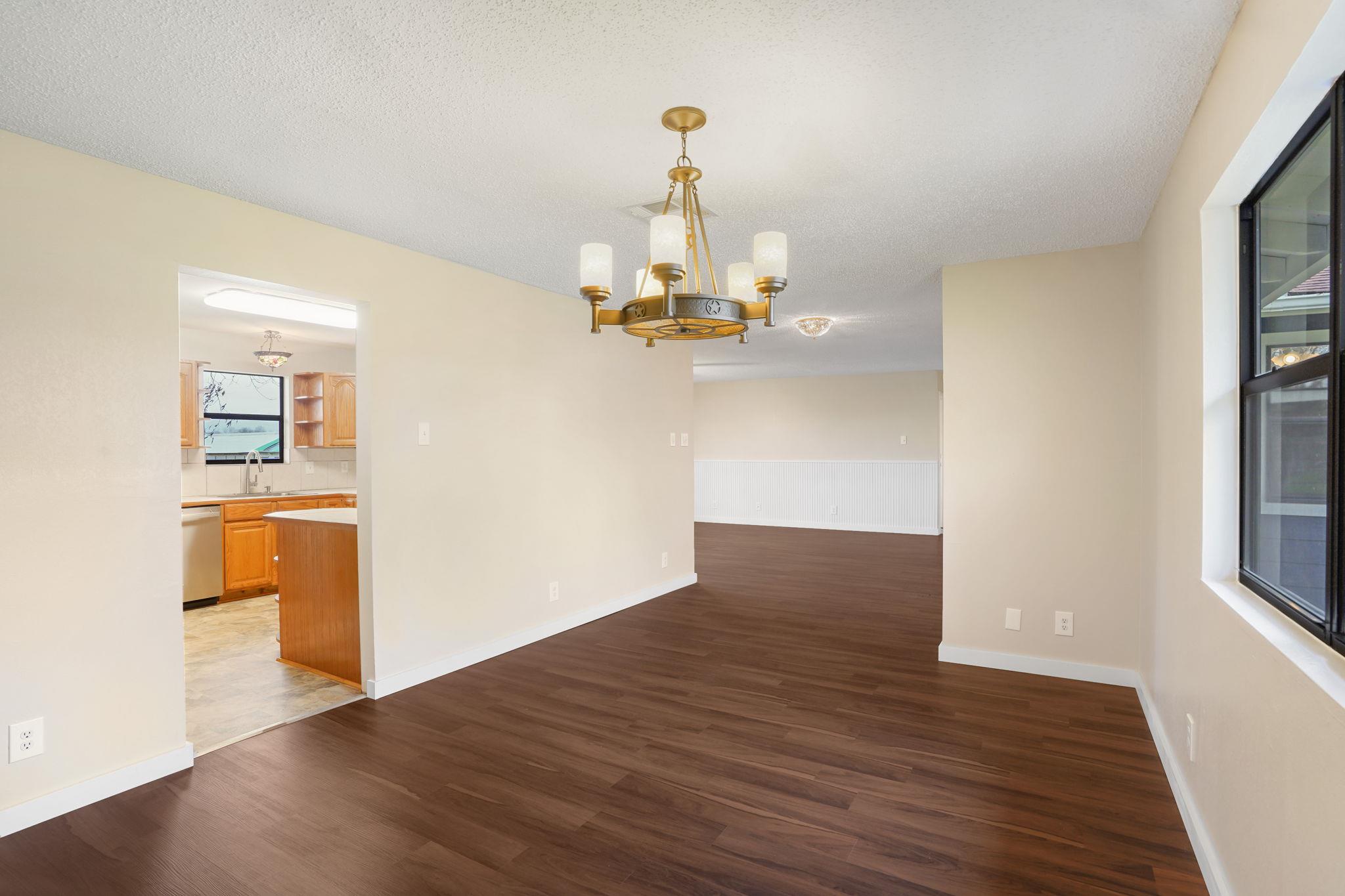 Image 11 of 34 For 358 Lake Placid Dr