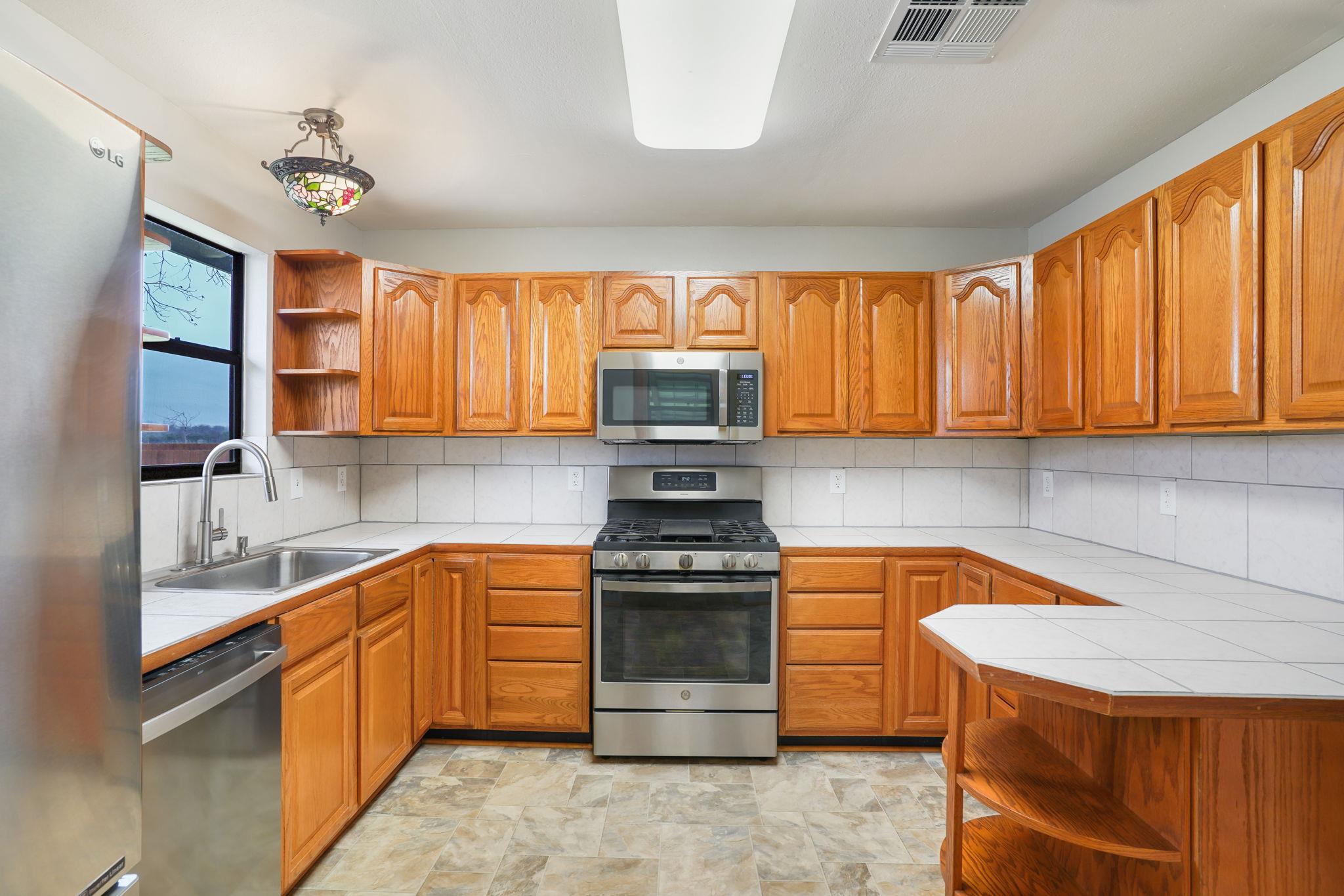 Image 13 of 34 For 358 Lake Placid Dr